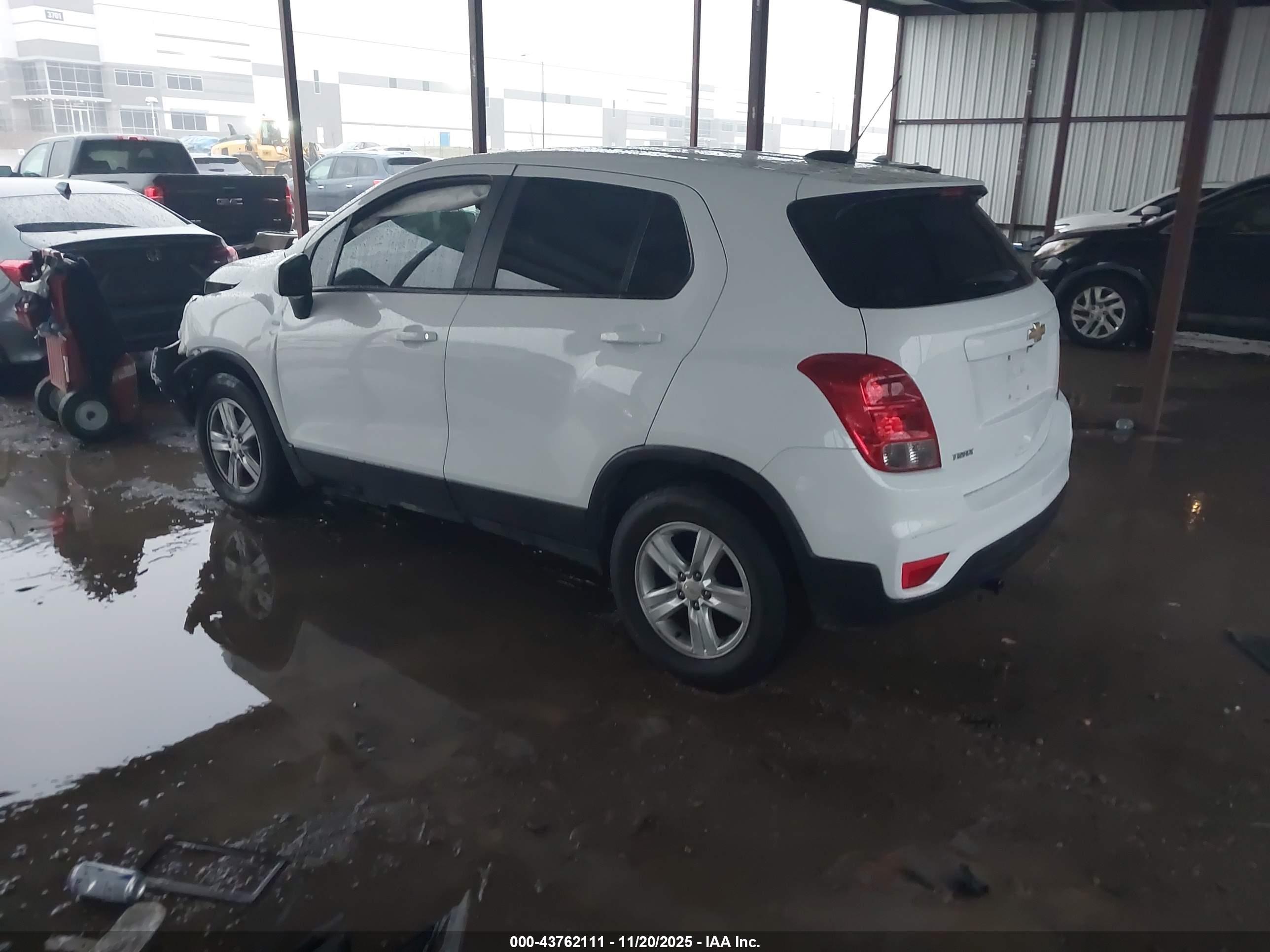 CHEVROLET TRAX image 3