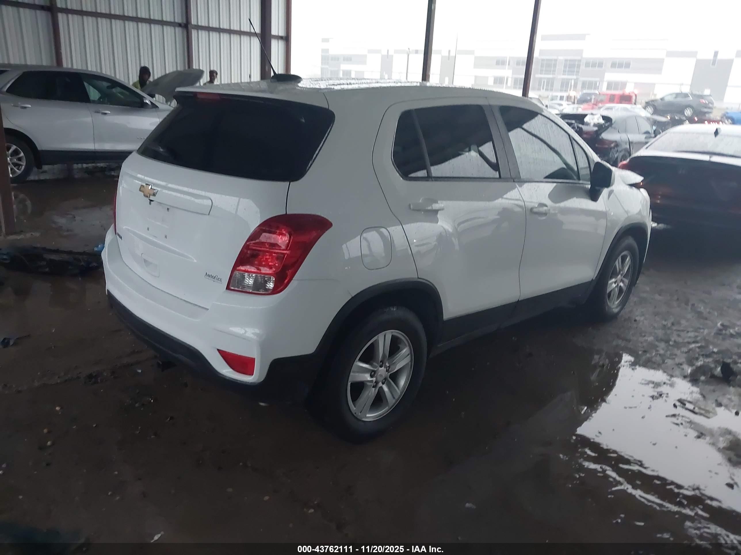 CHEVROLET TRAX image 4