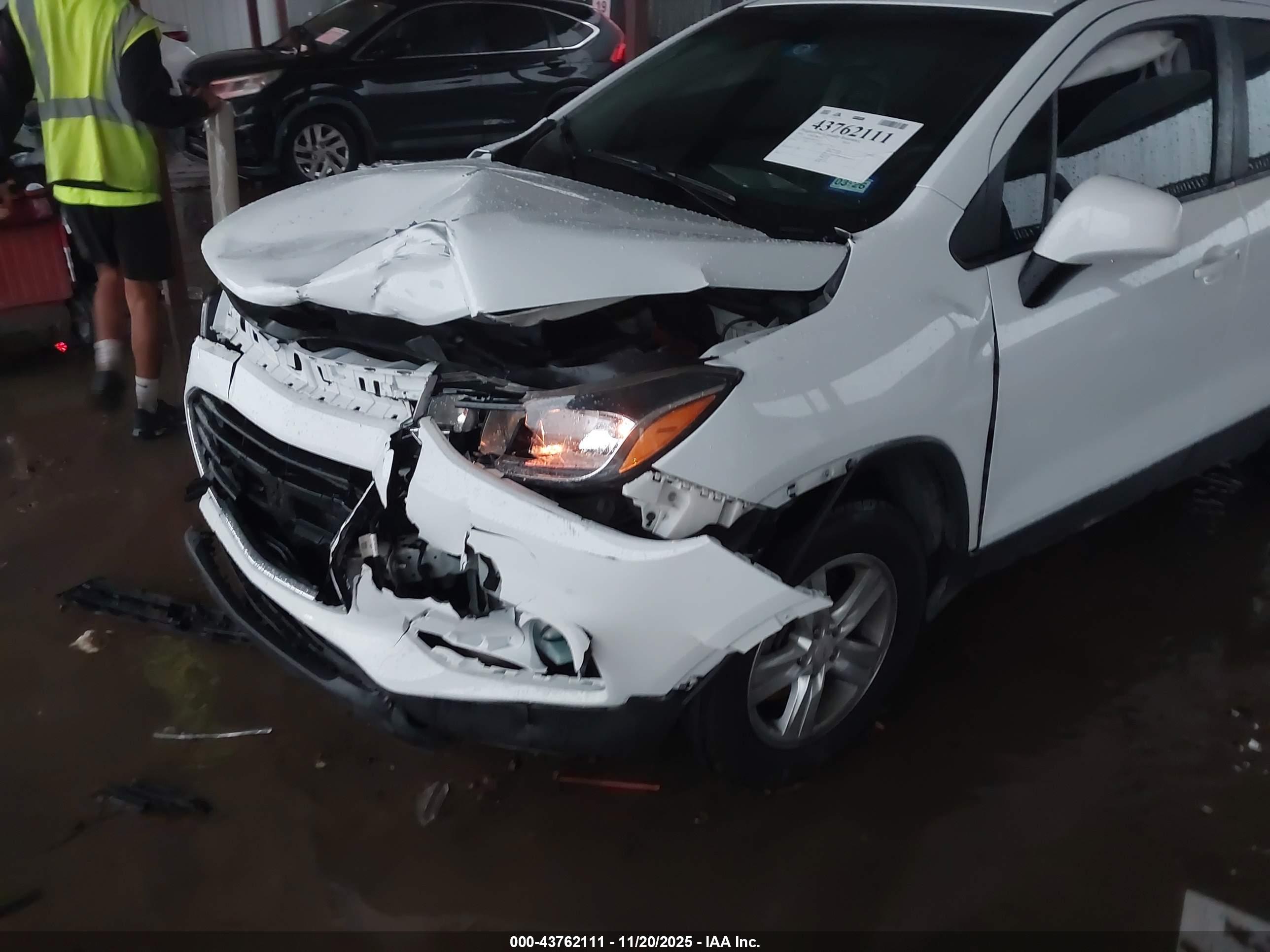 CHEVROLET TRAX image 6