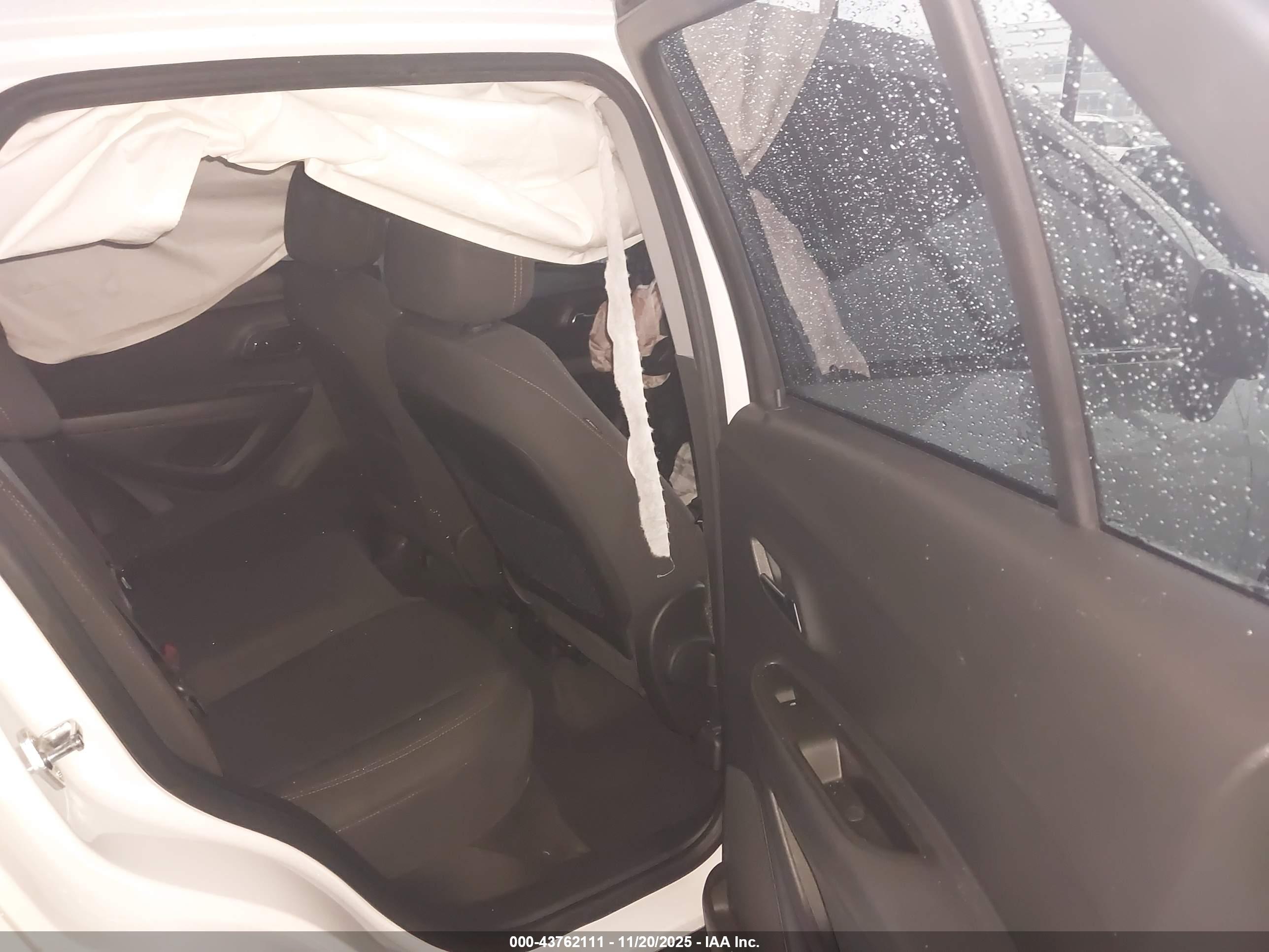 CHEVROLET TRAX image 8
