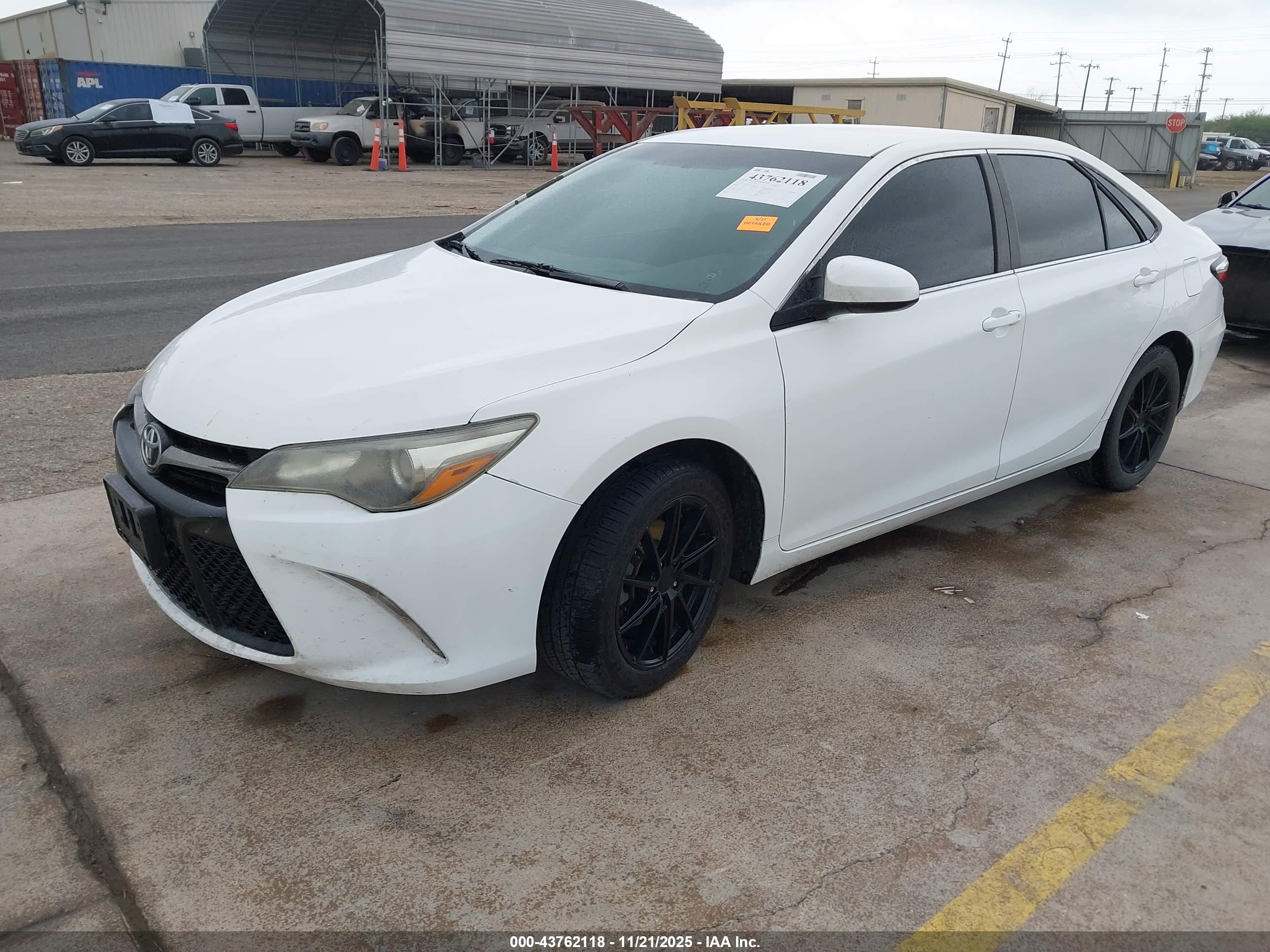 TOYOTA CAMRY image 2