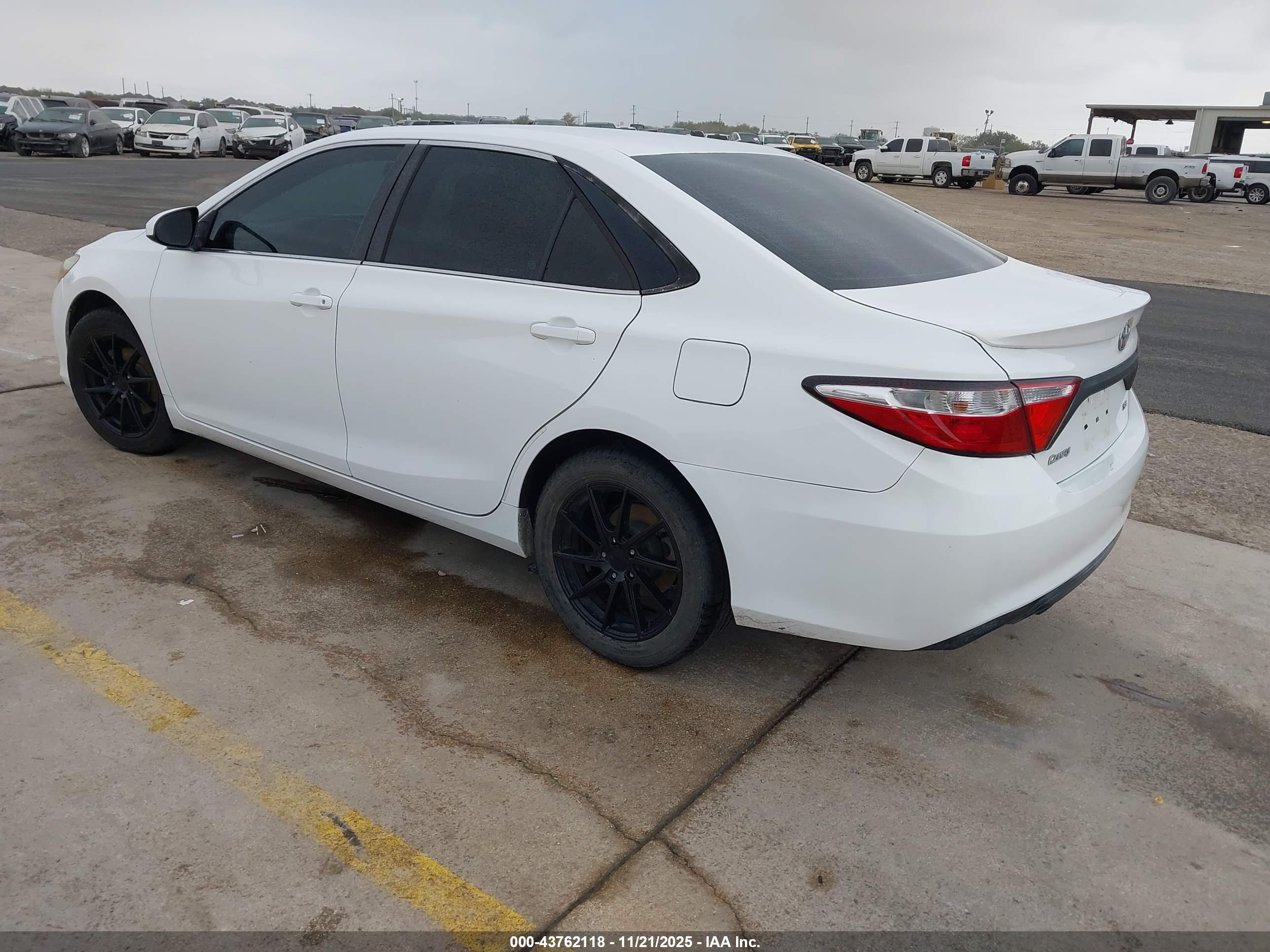 TOYOTA CAMRY image 3