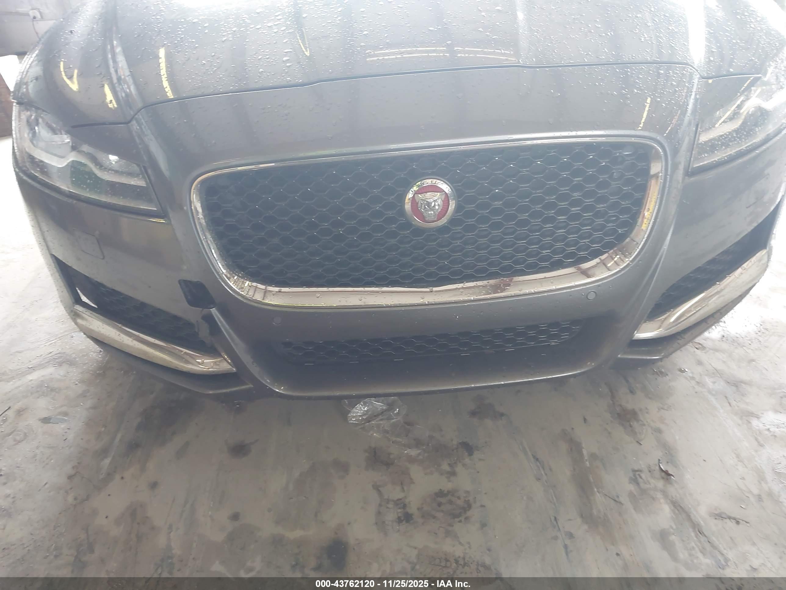 JAGUAR XF image 6