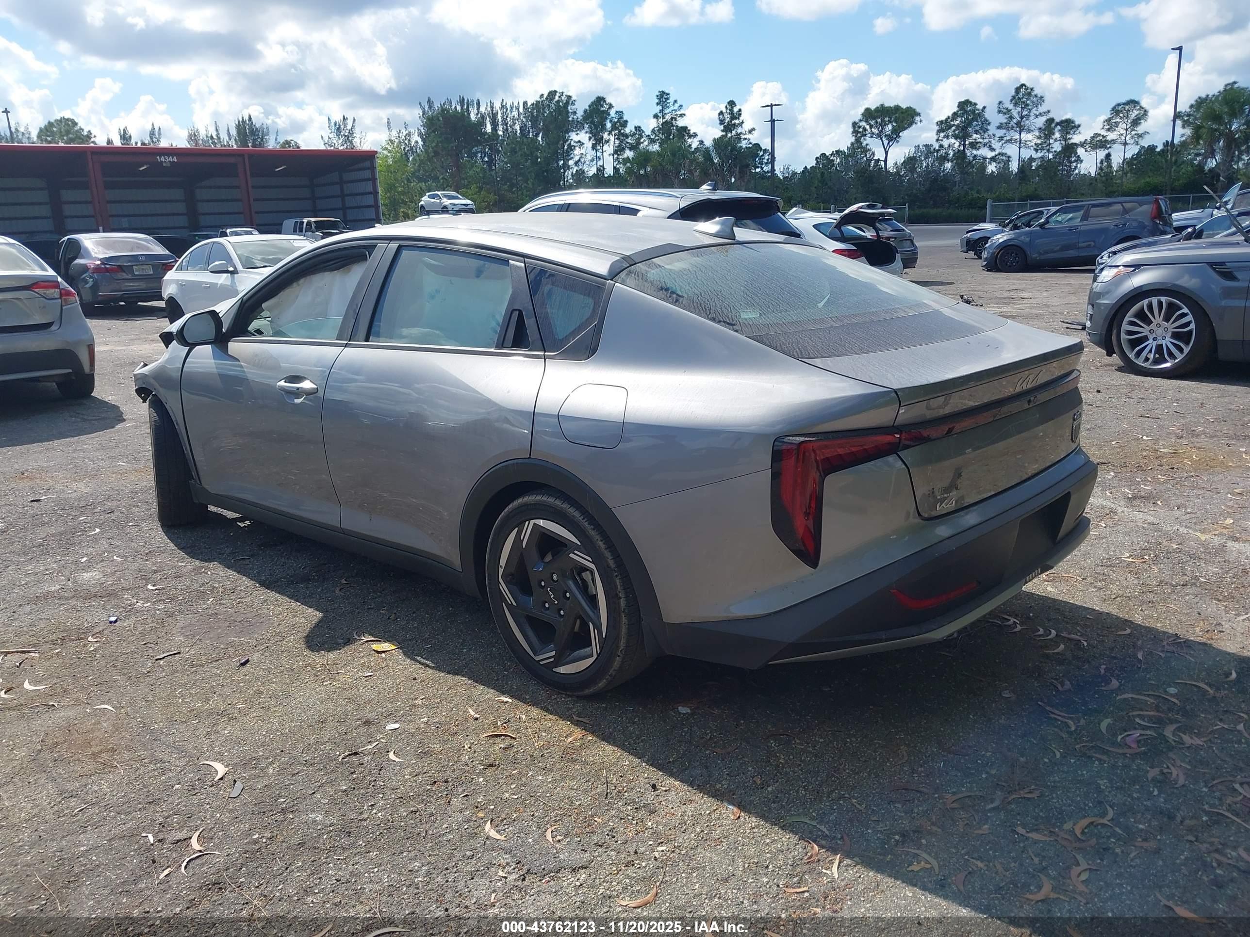 KIA K4 image 3
