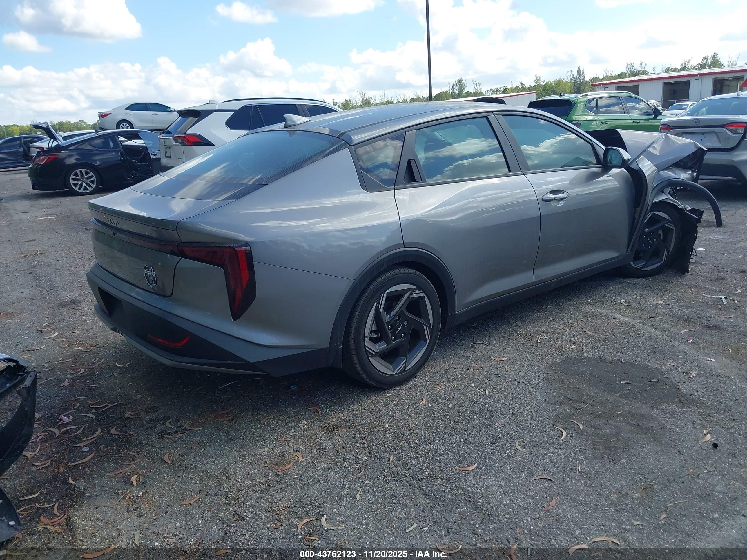 KIA K4 image 4