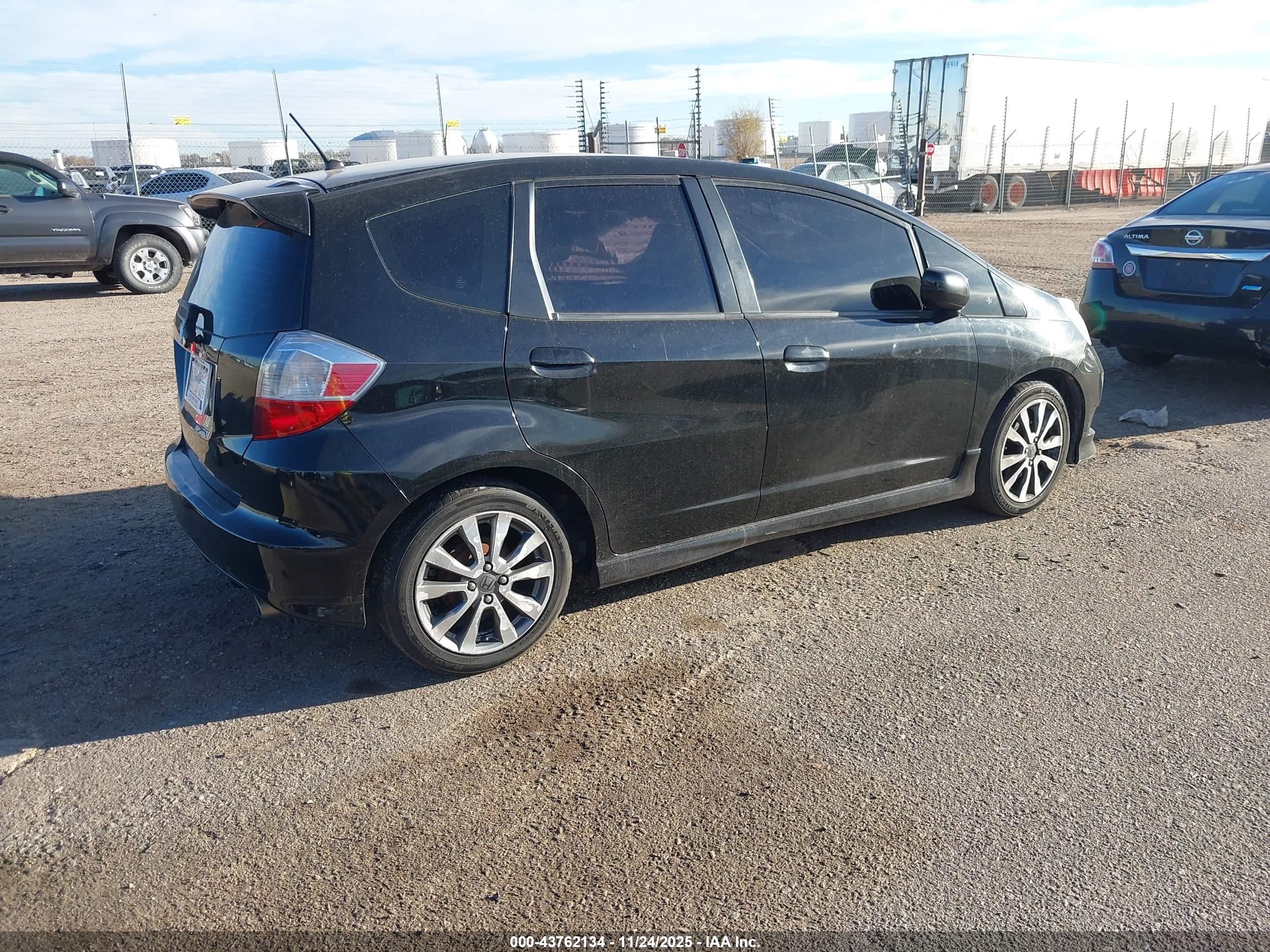HONDA FIT image 4