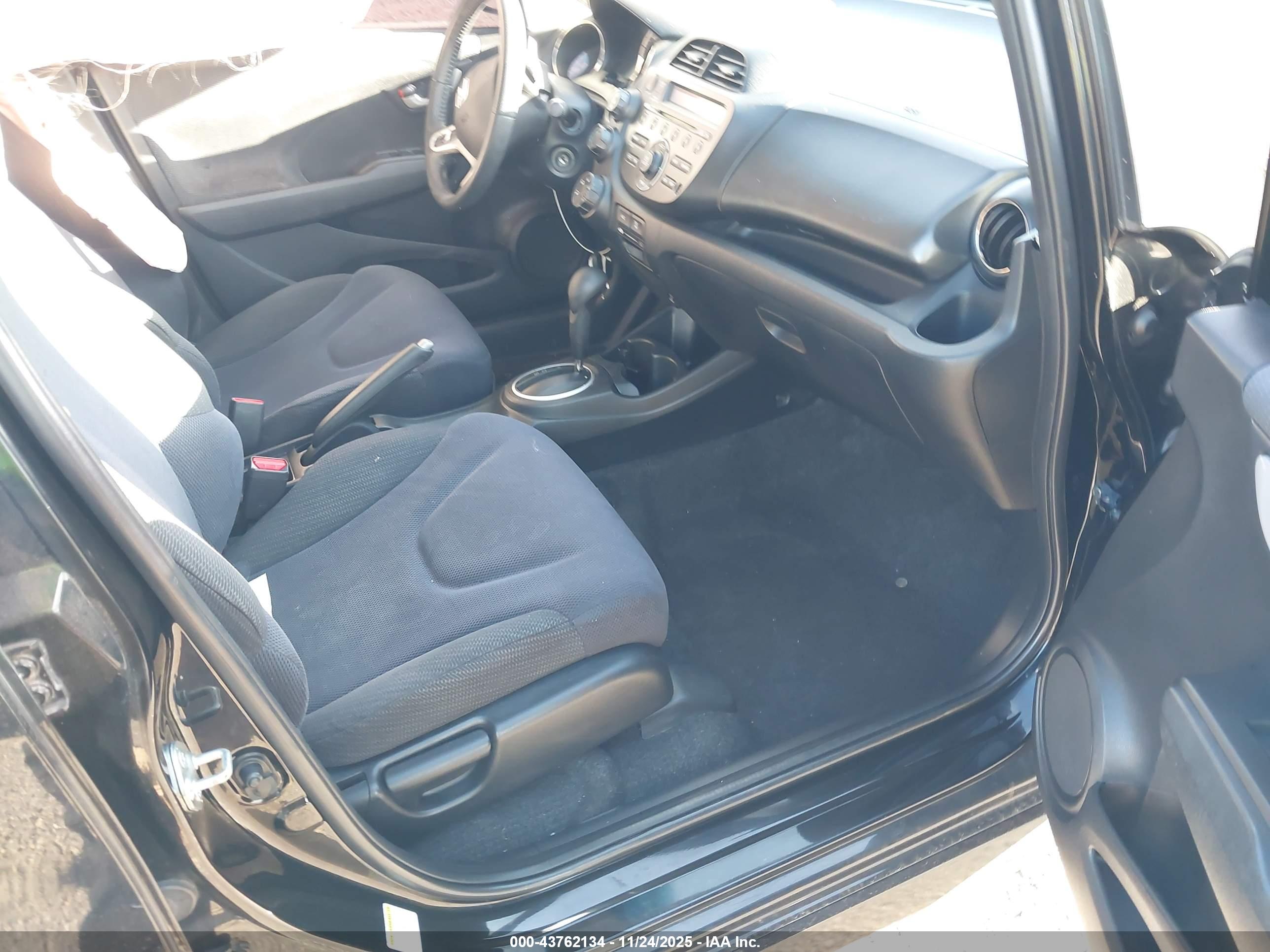 HONDA FIT image 5