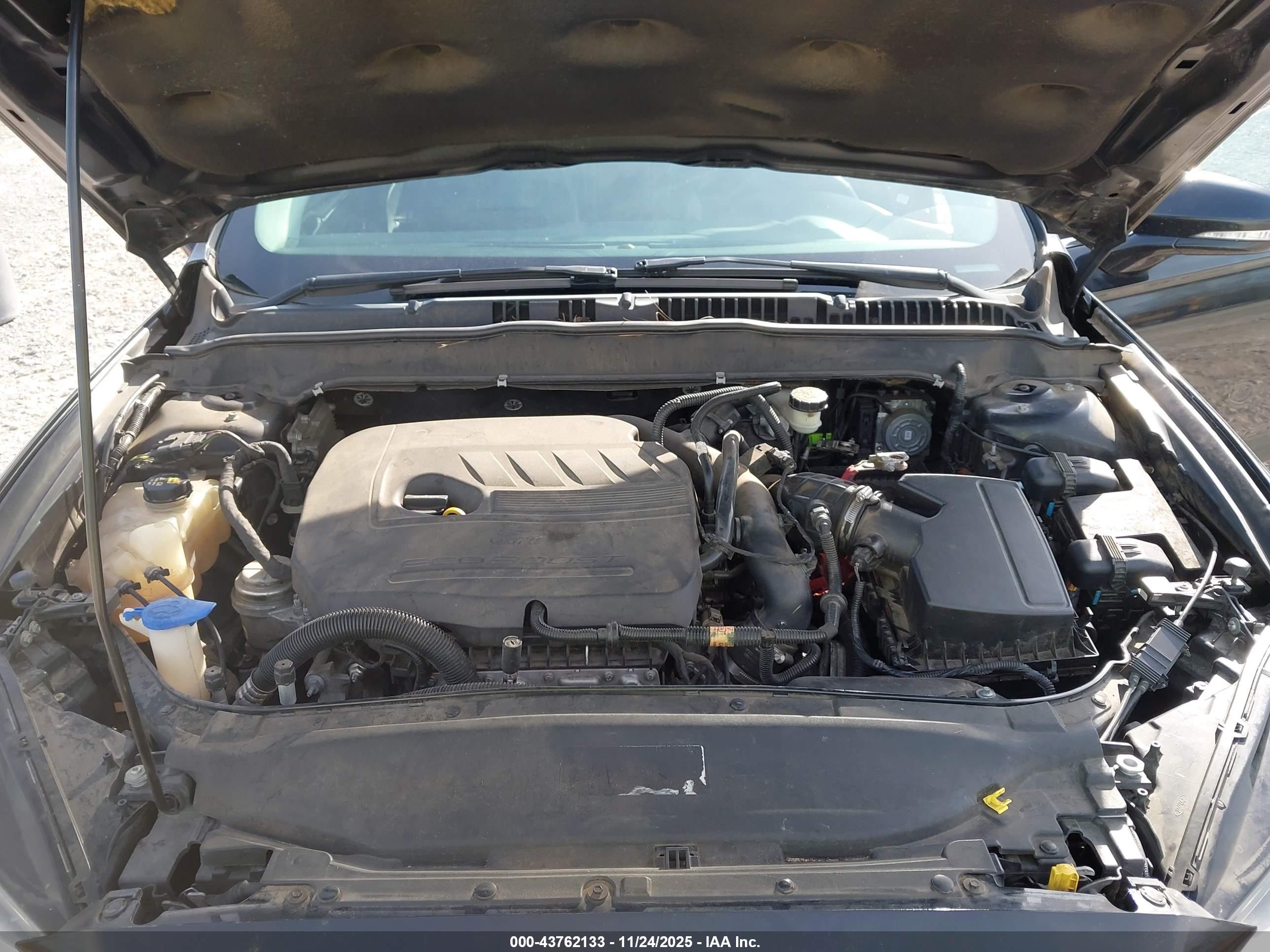 FORD FUSION image 10