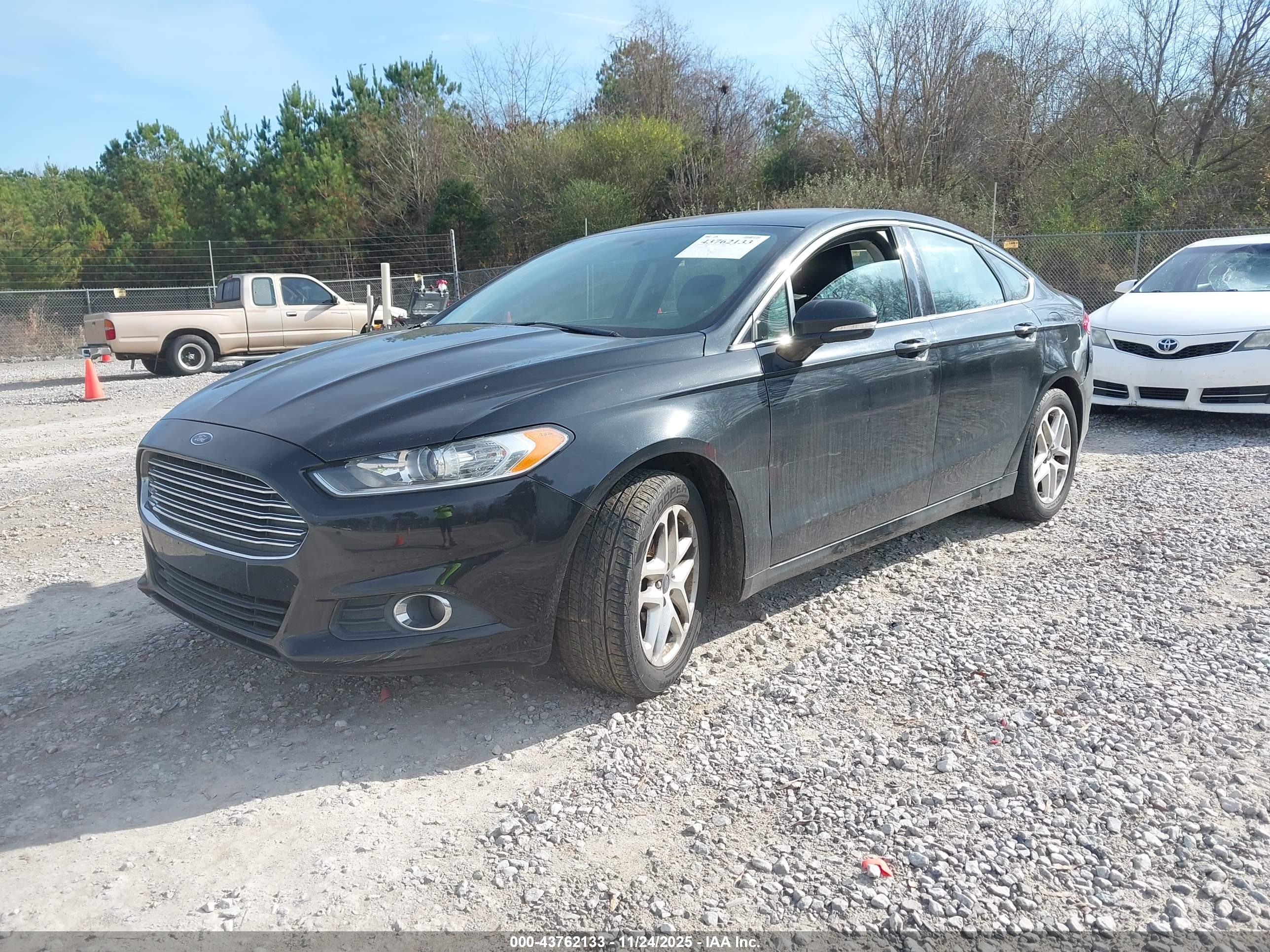 FORD FUSION image 2