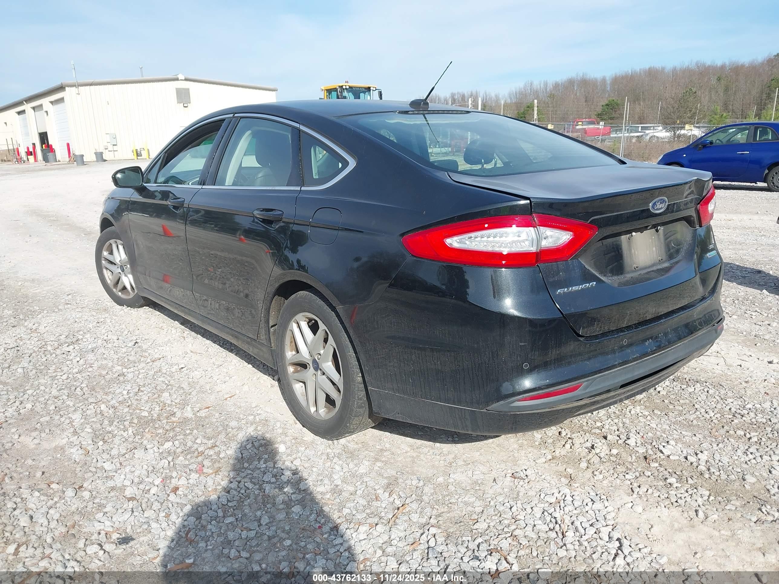 FORD FUSION image 3