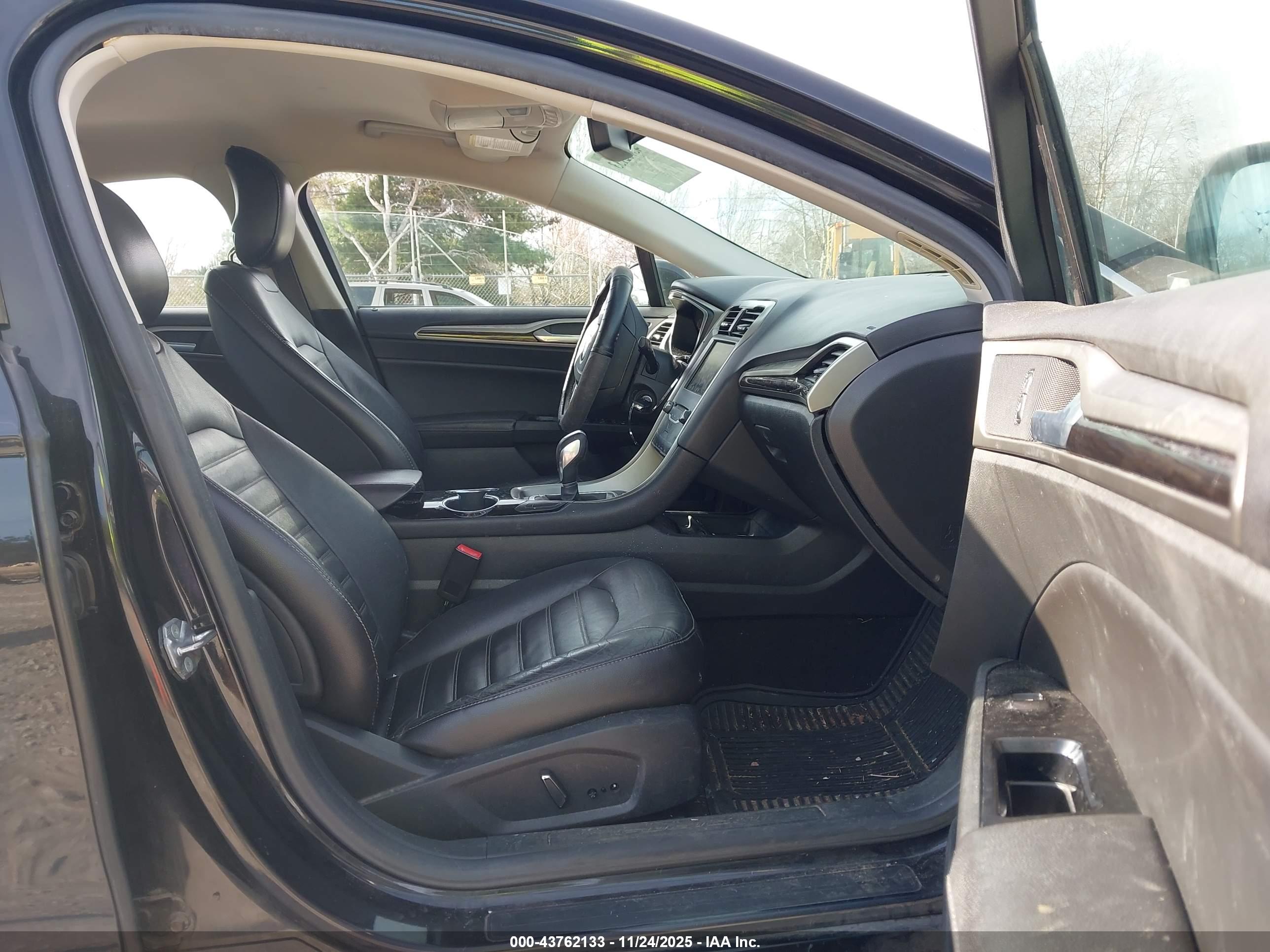 FORD FUSION image 5
