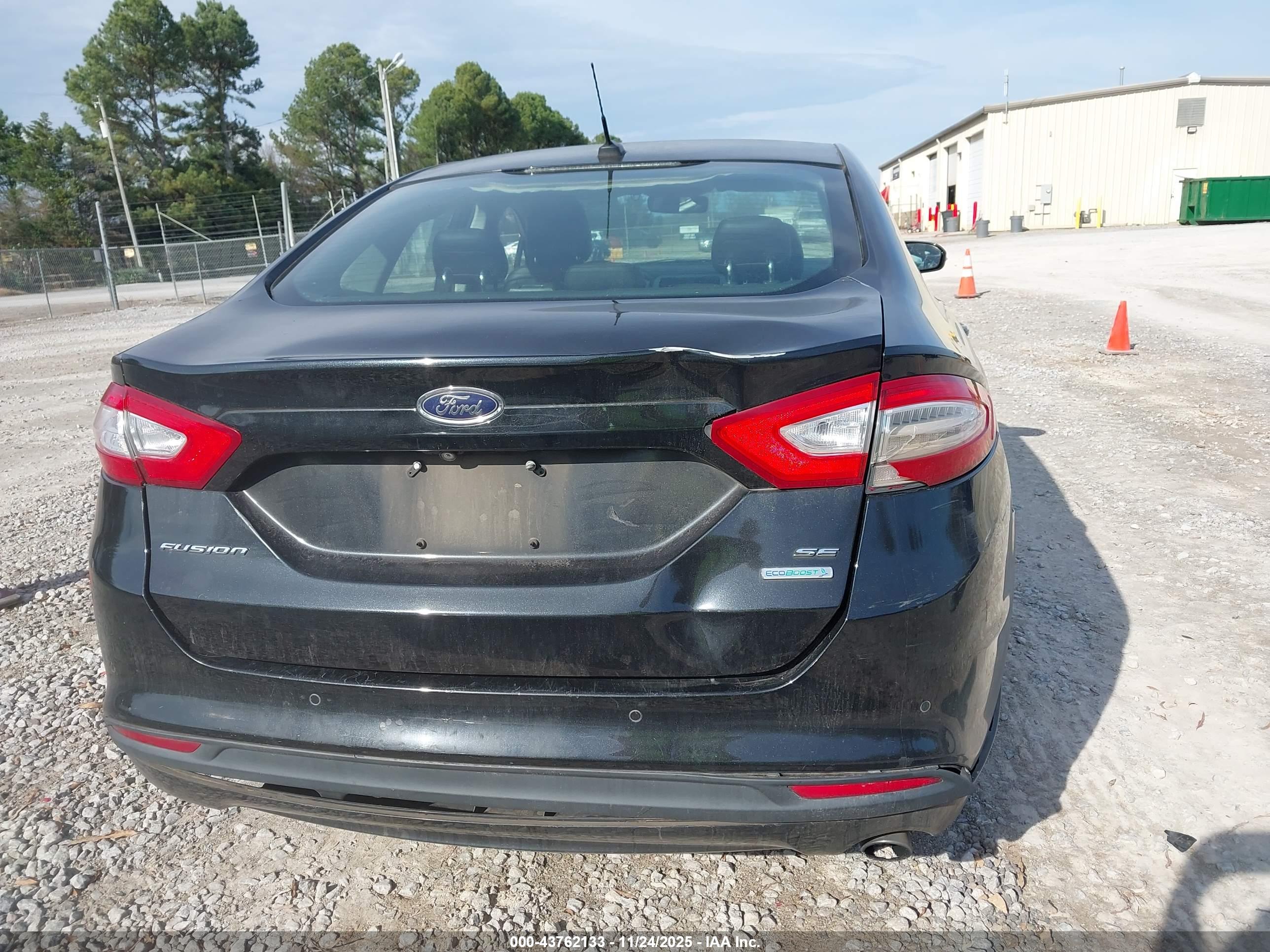 FORD FUSION image 6
