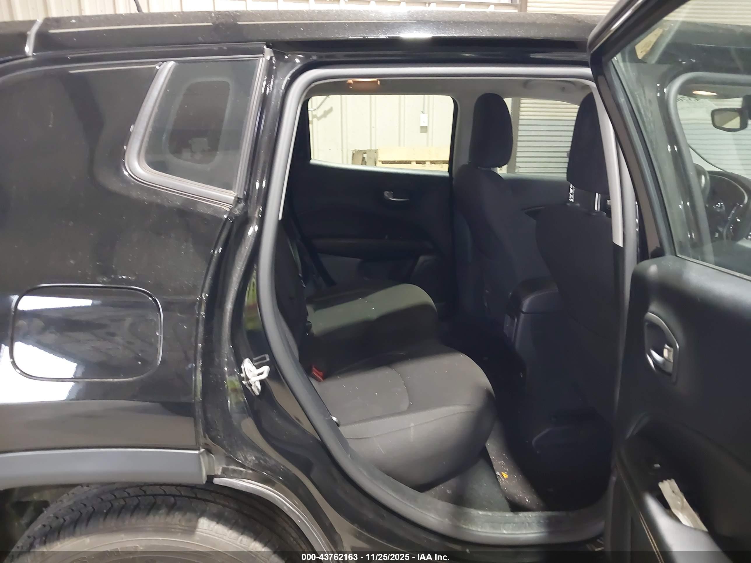 JEEP COMPASS image 8