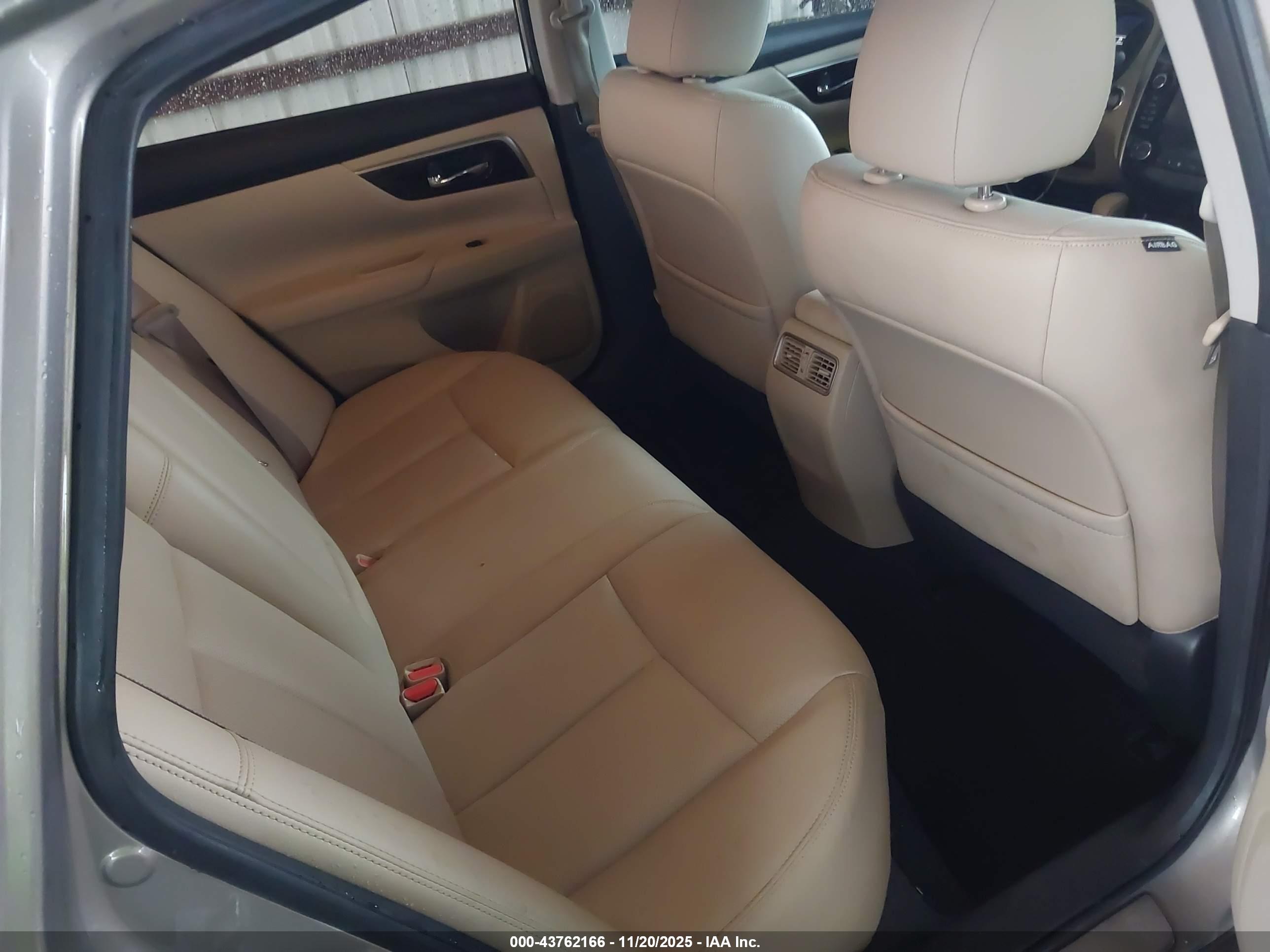 NISSAN ALTIMA image 8