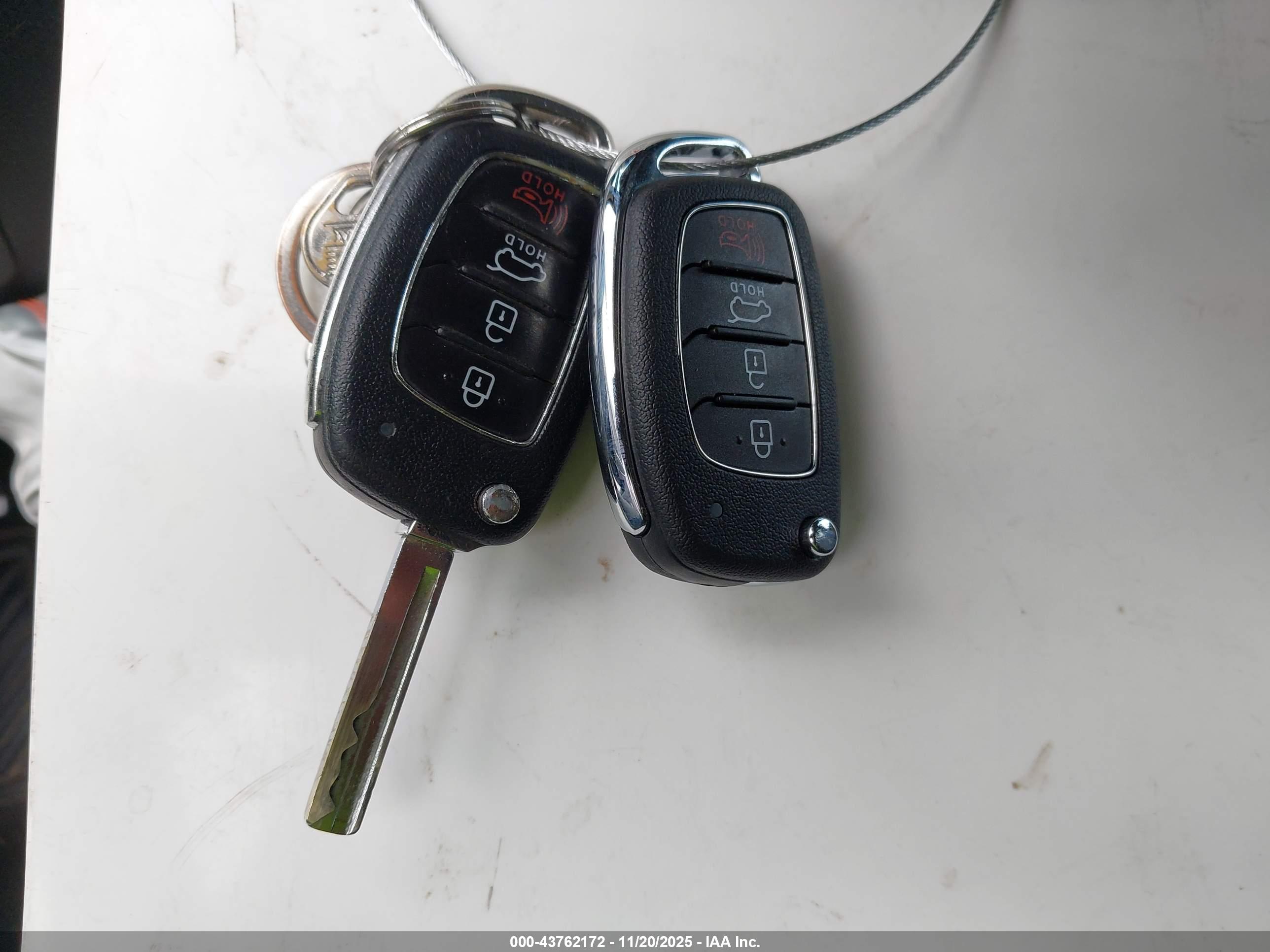 HYUNDAI SANTA image 11