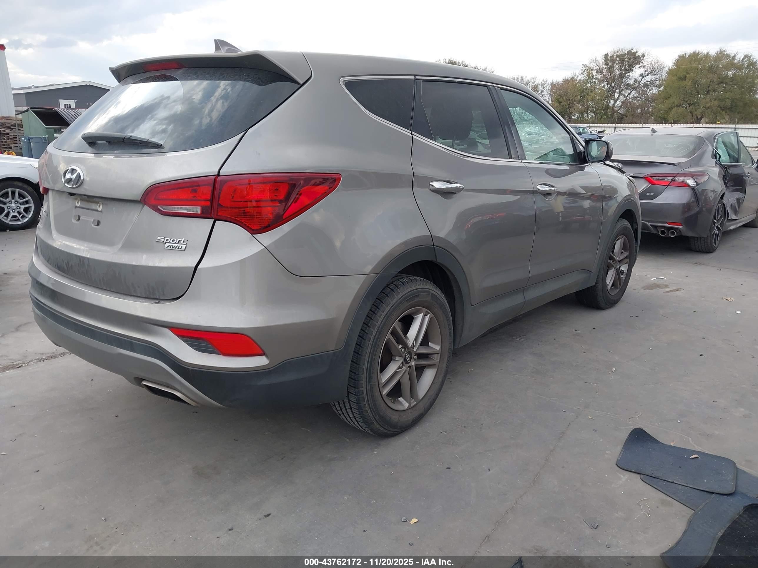 HYUNDAI SANTA image 4
