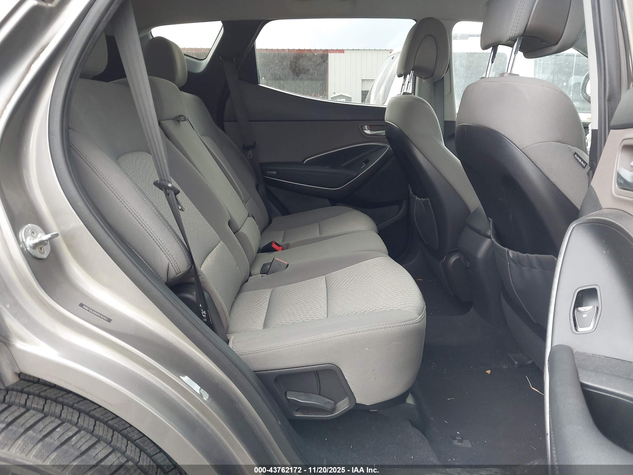 HYUNDAI SANTA image 8