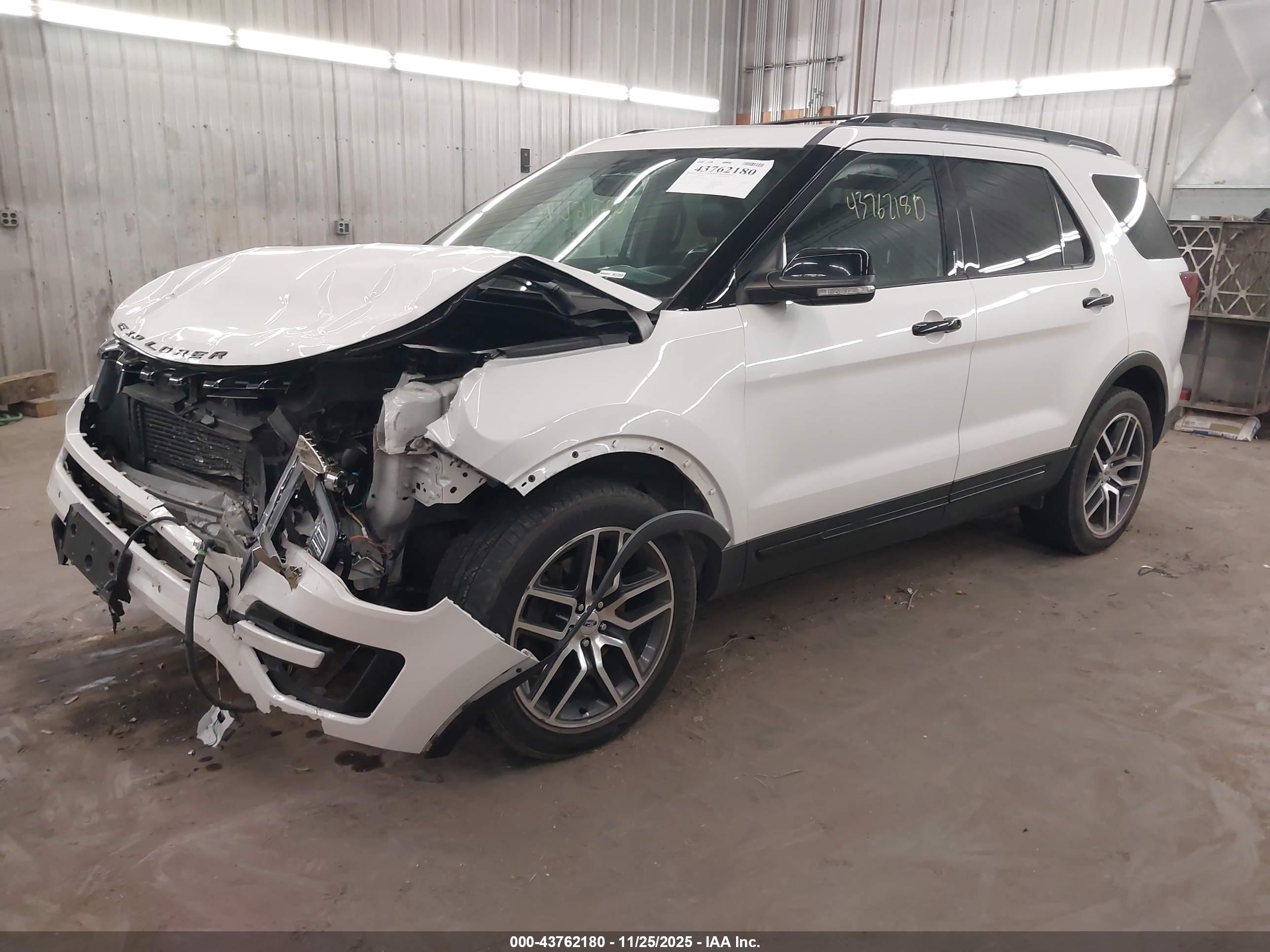 FORD EXPLORER image 2