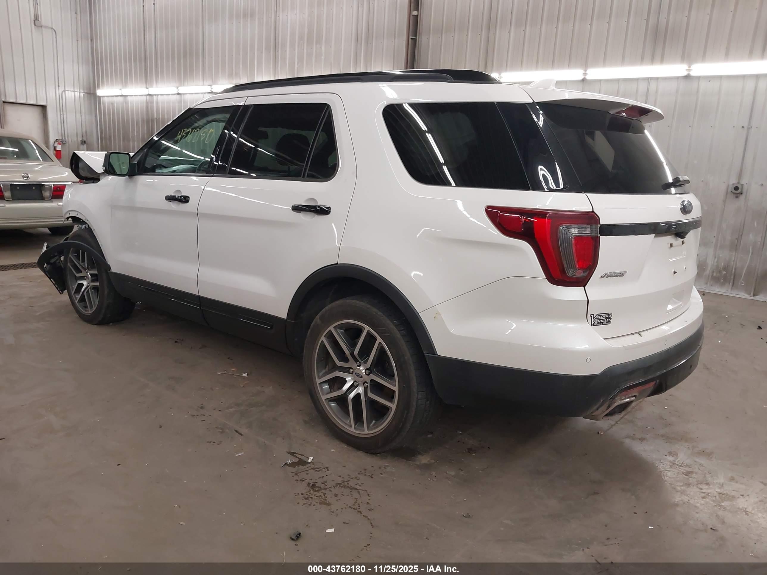 FORD EXPLORER image 3