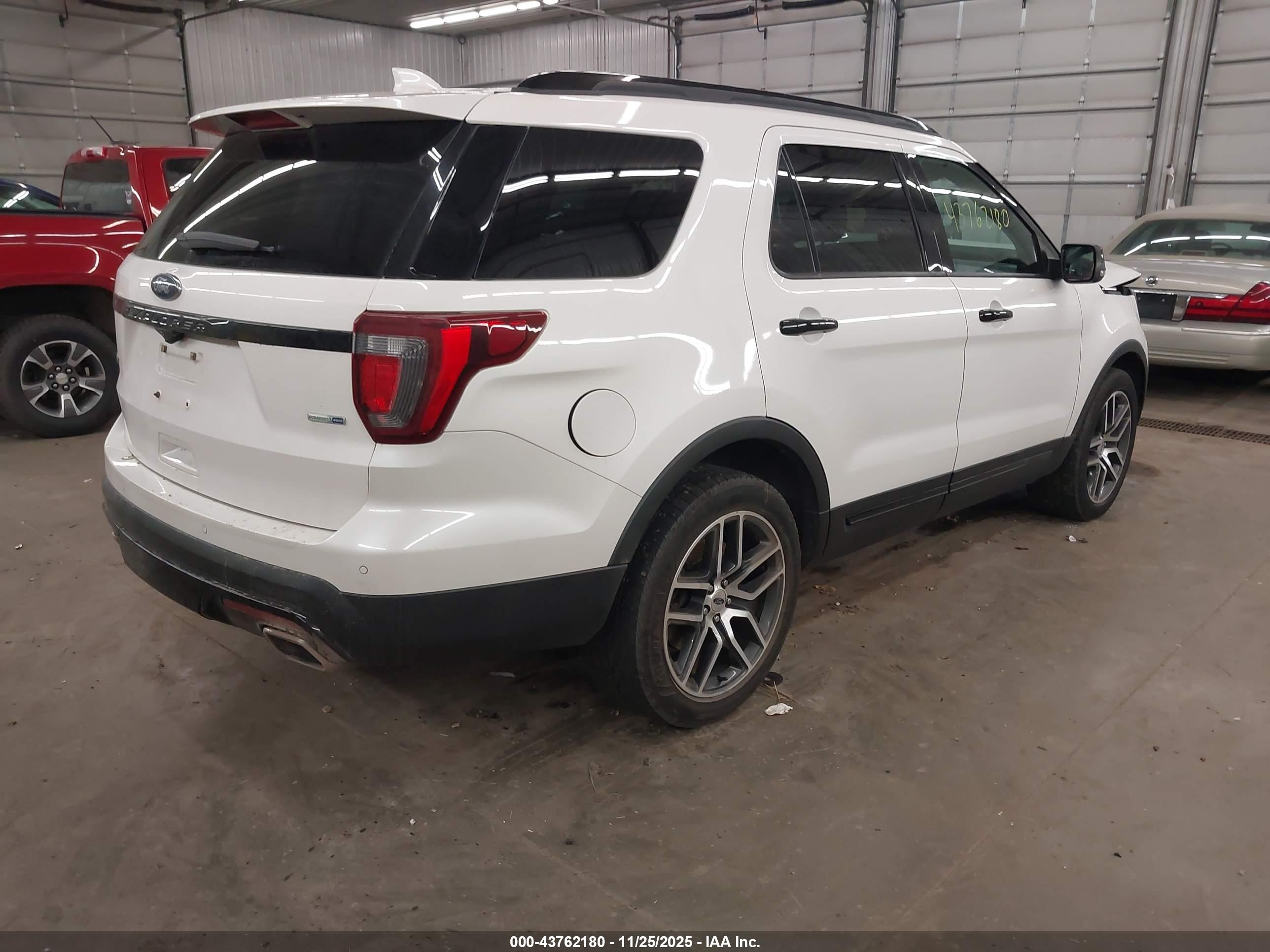FORD EXPLORER image 4
