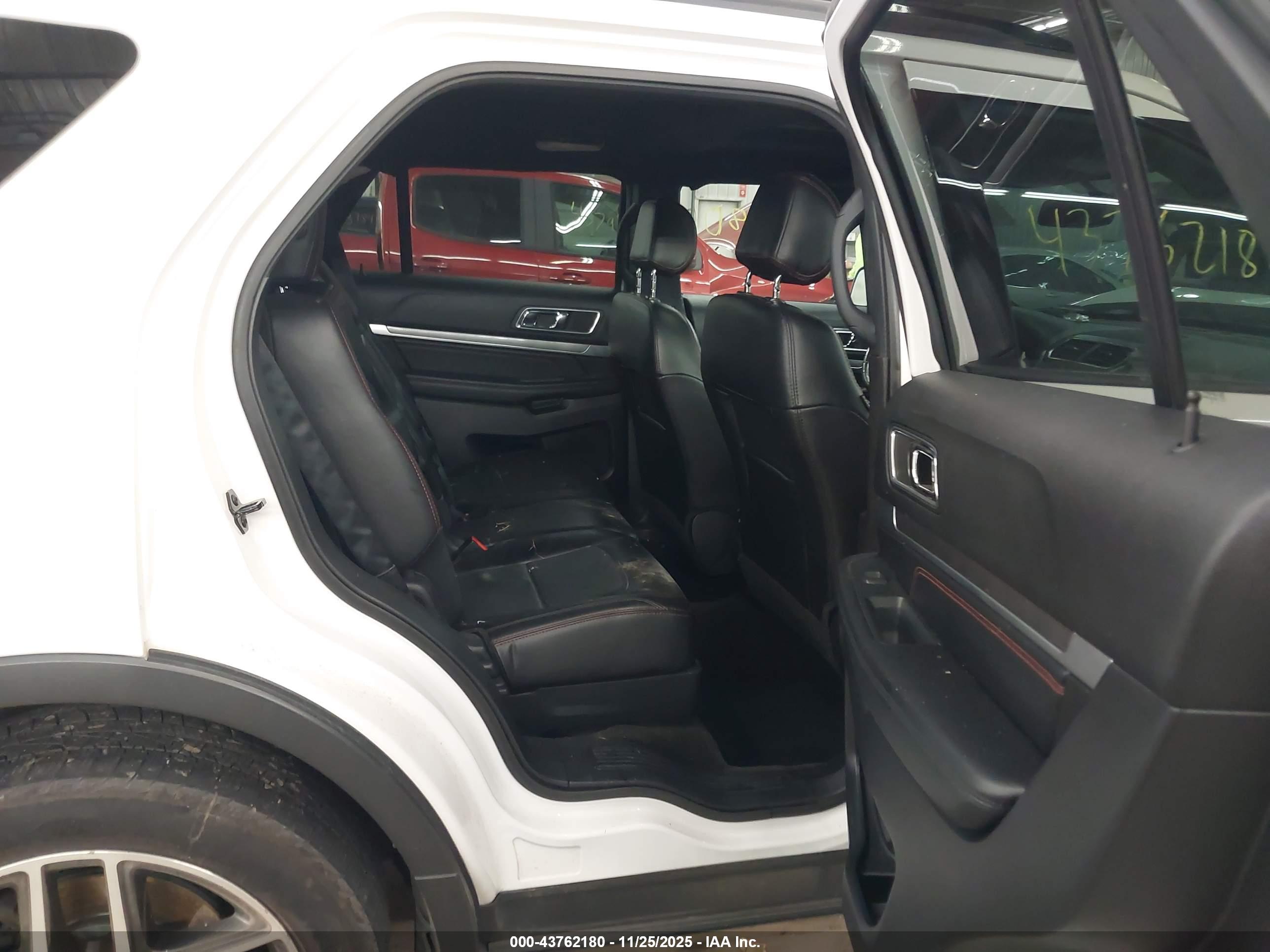 FORD EXPLORER image 8