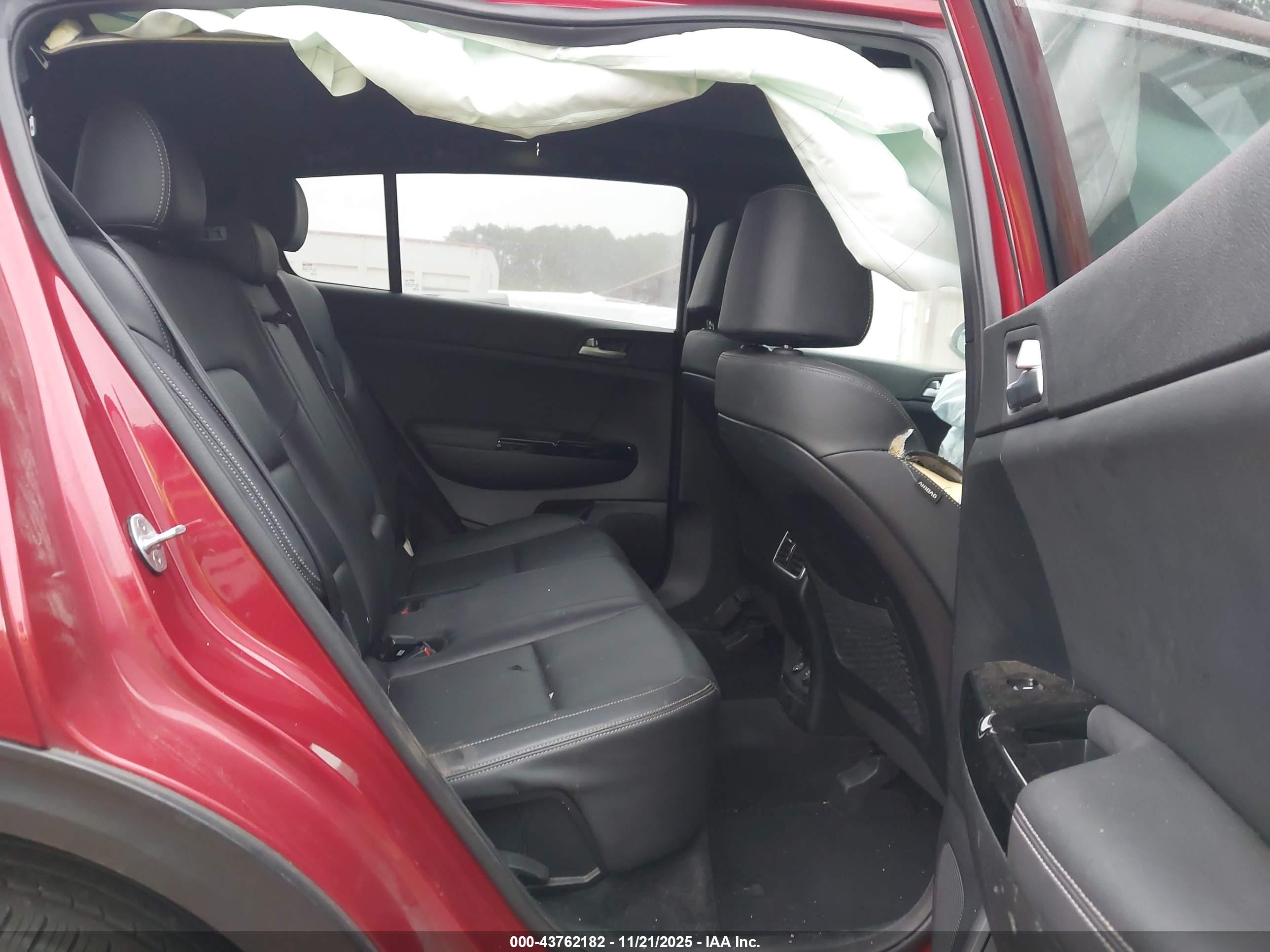 KIA SPORTAGE image 8