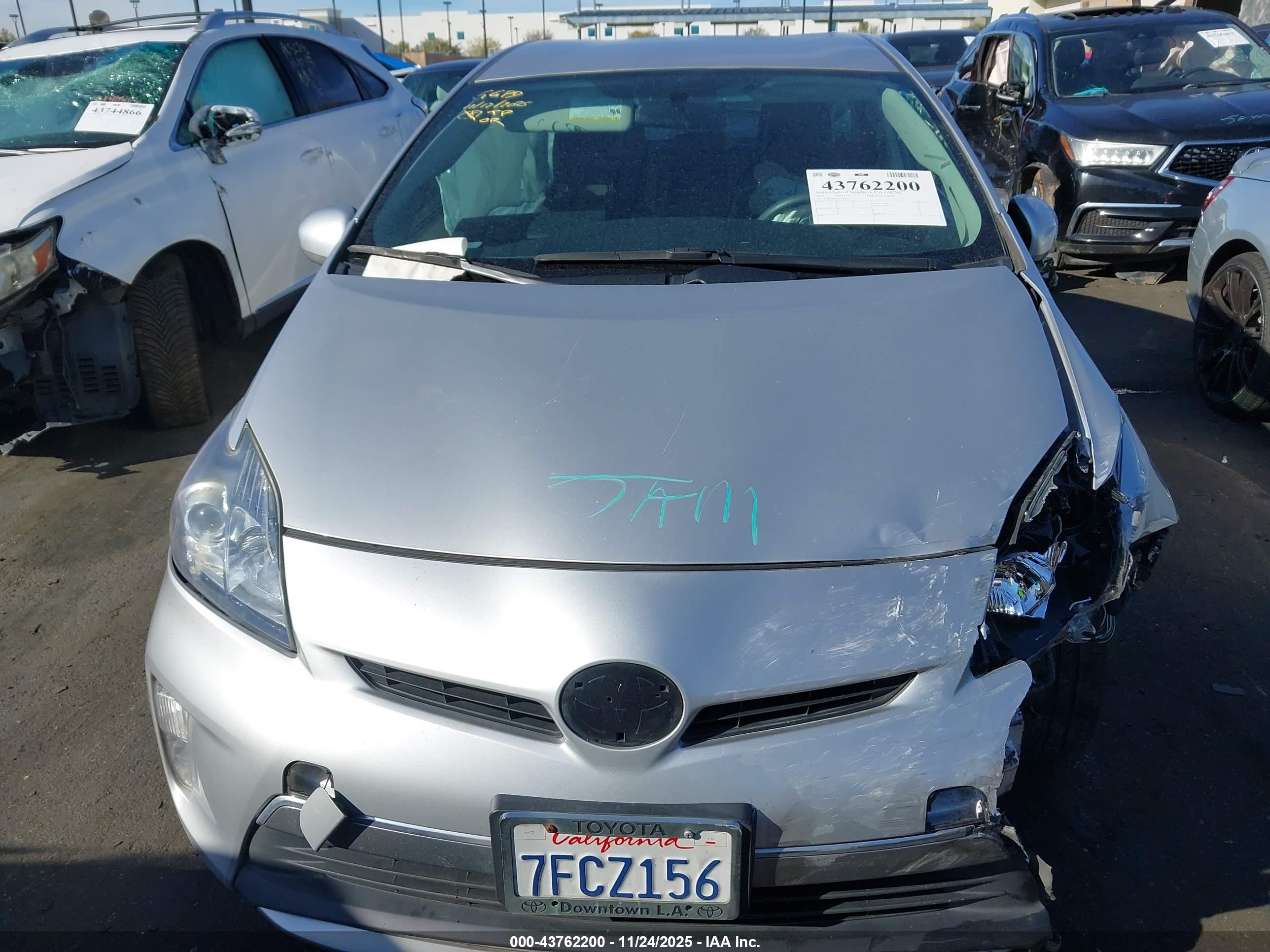TOYOTA PRIUS image 10