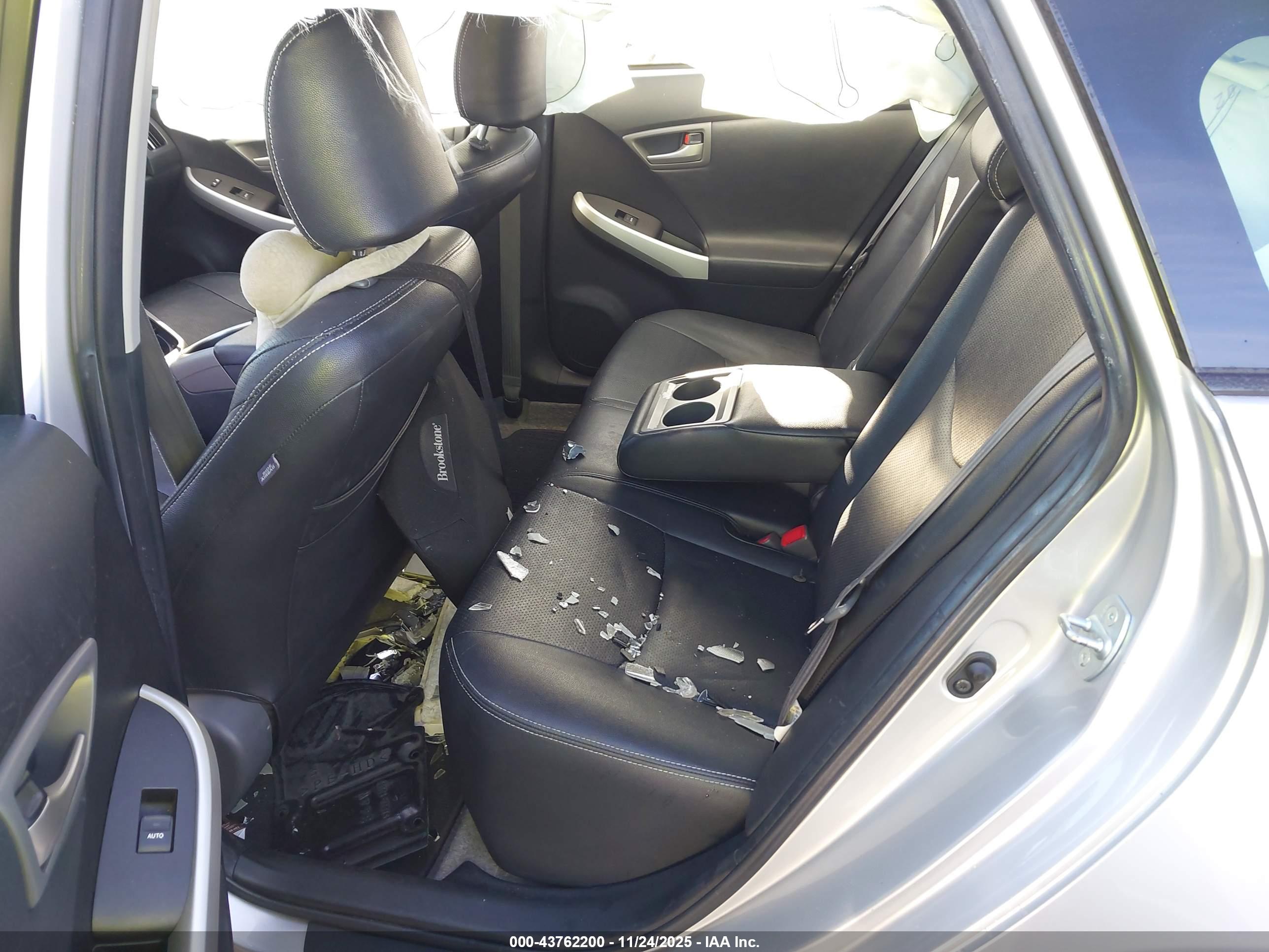 TOYOTA PRIUS image 8