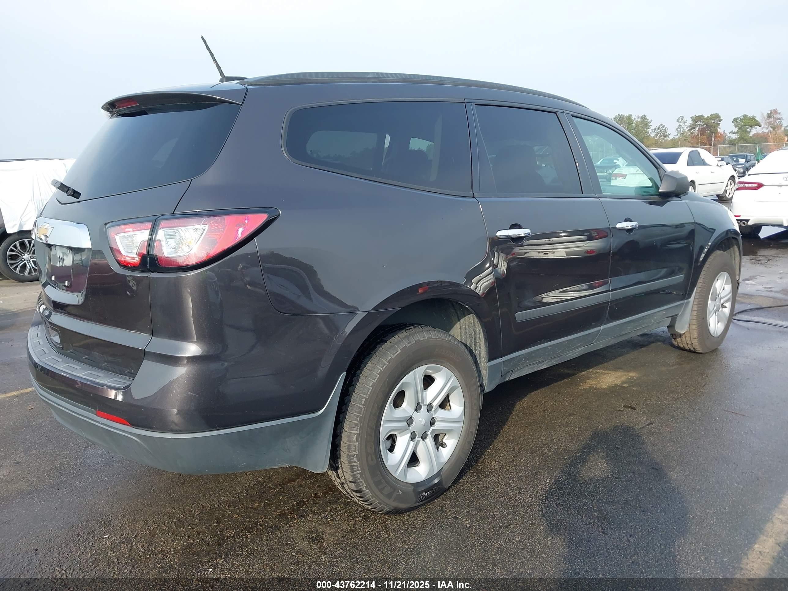 CHEVROLET TRAVERSE image 4