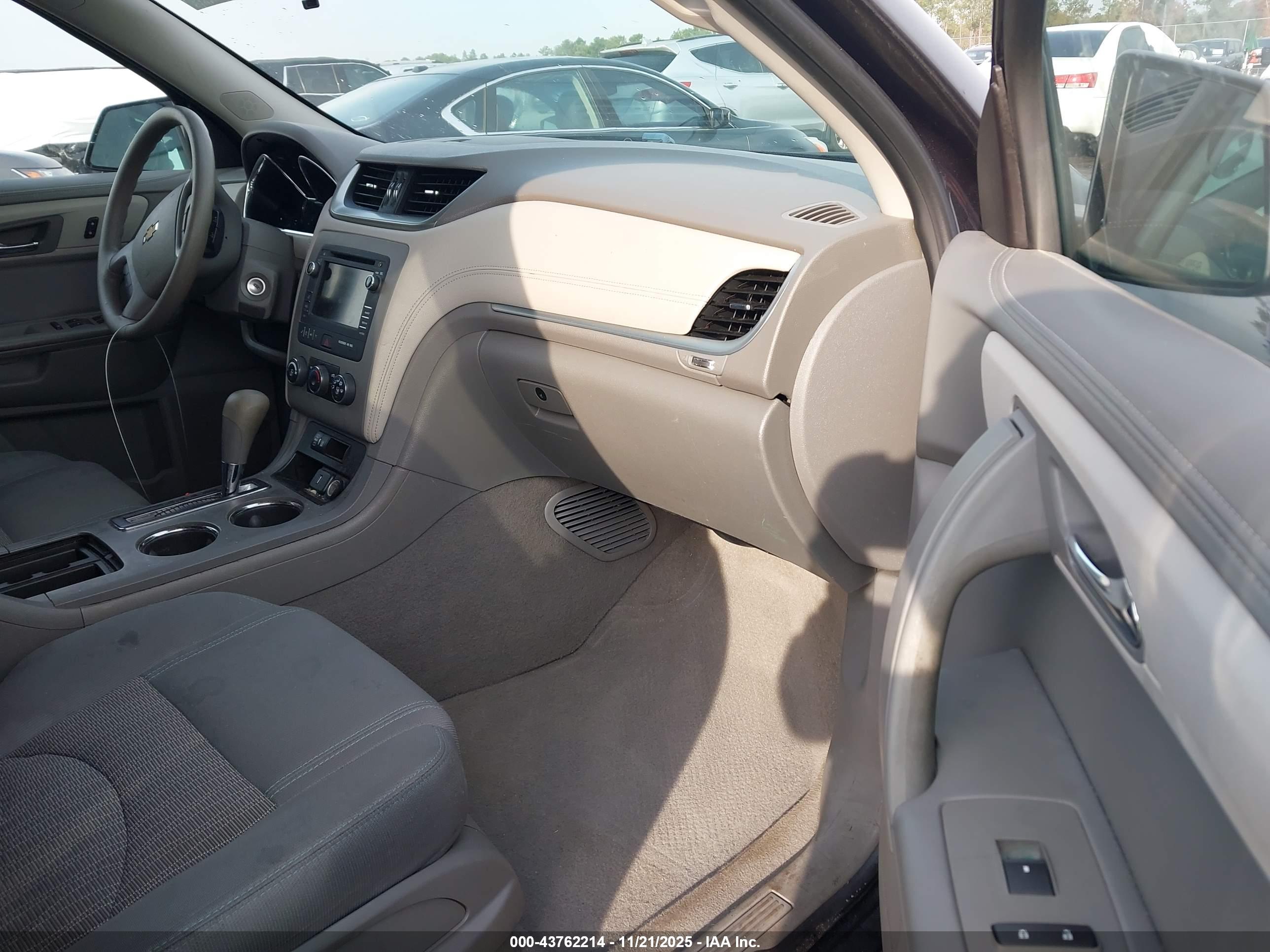CHEVROLET TRAVERSE image 5