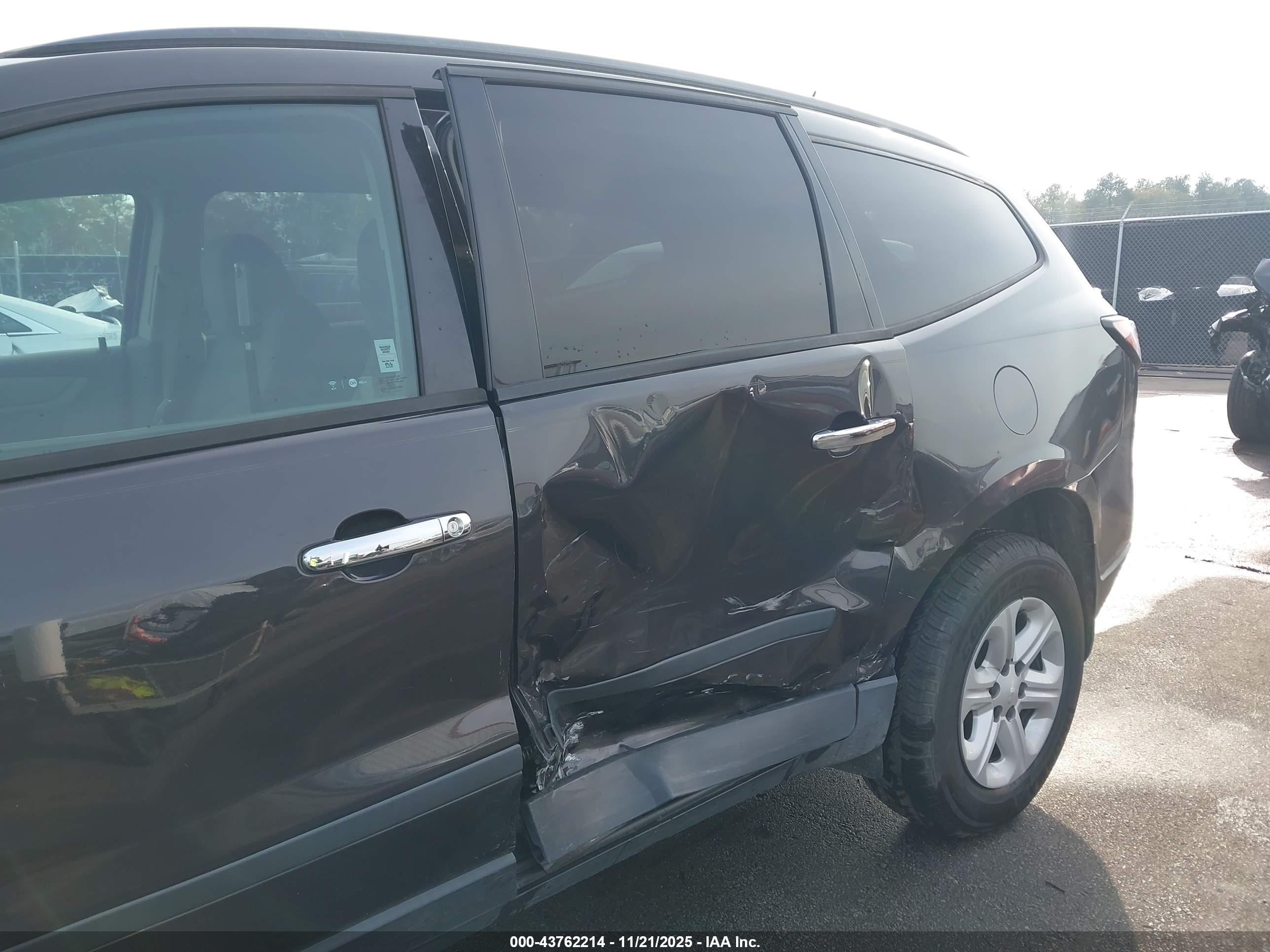 CHEVROLET TRAVERSE image 6