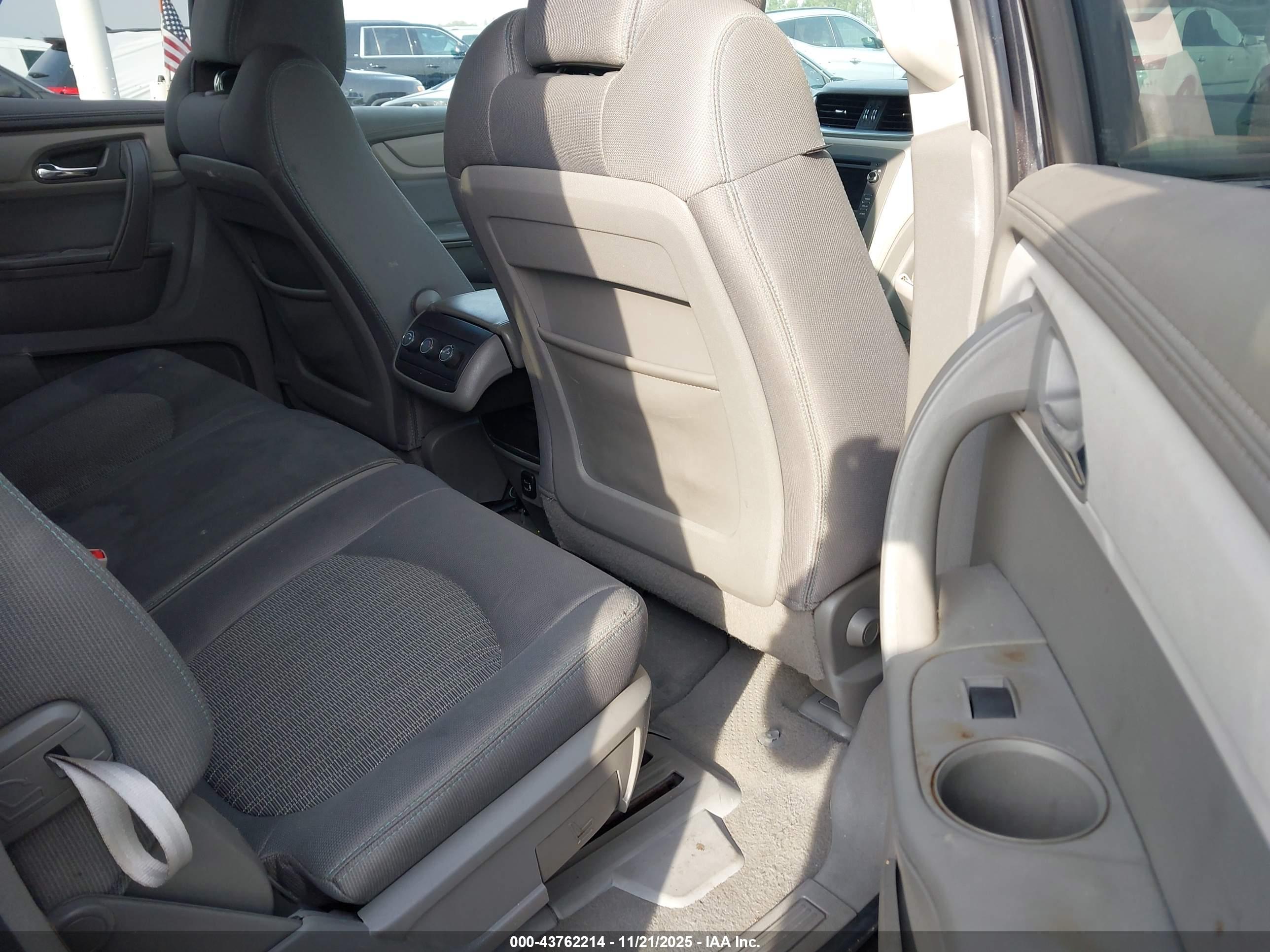 CHEVROLET TRAVERSE image 8