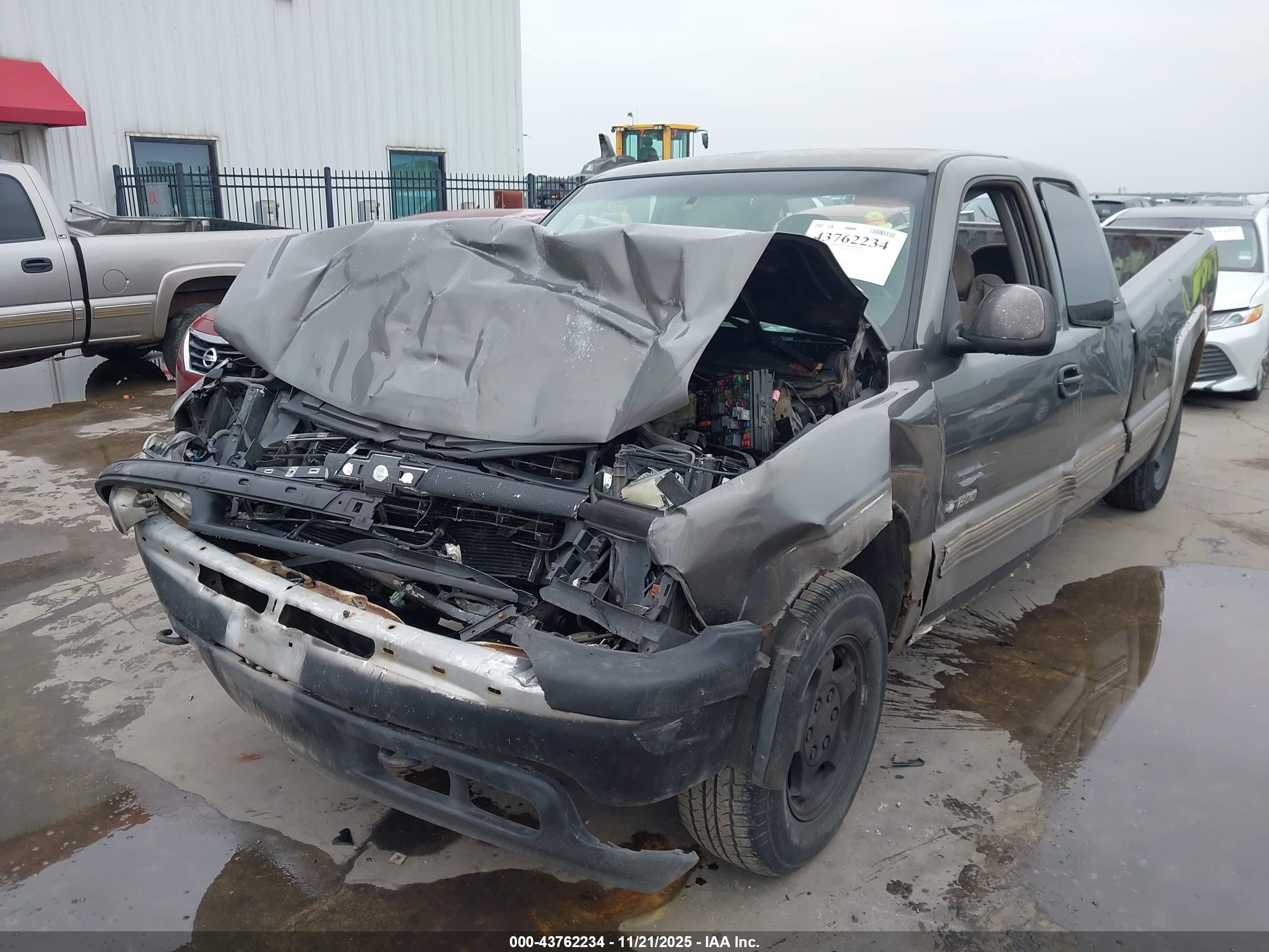 CHEVROLET SILVERADO image 2
