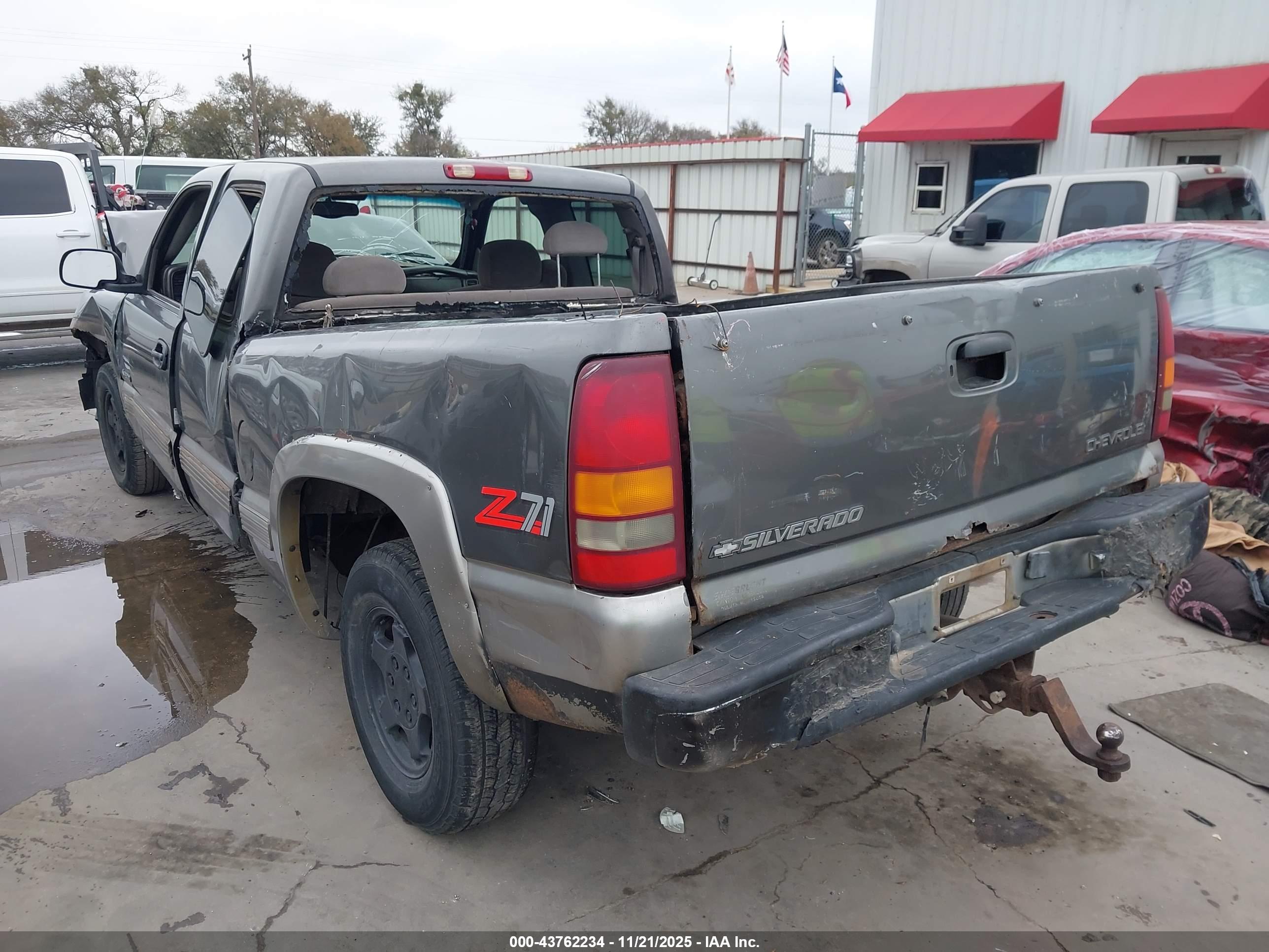 CHEVROLET SILVERADO image 3
