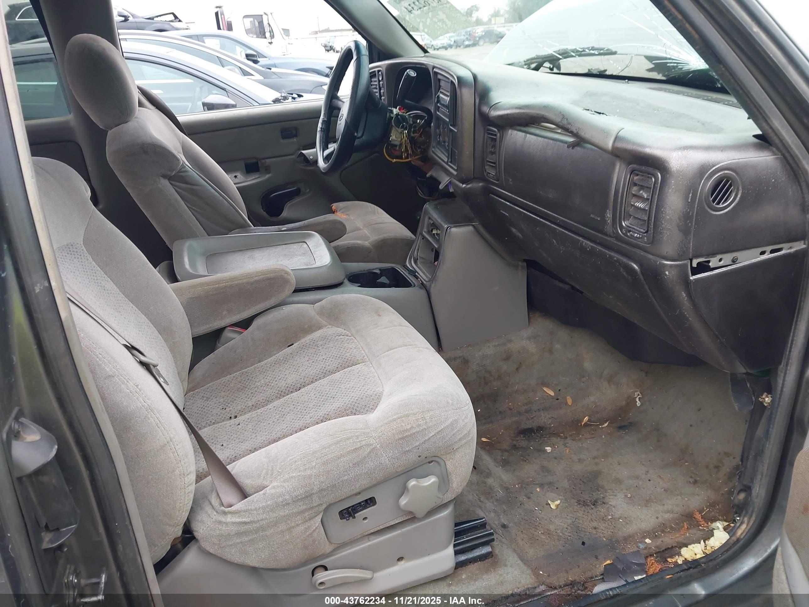 CHEVROLET SILVERADO image 5