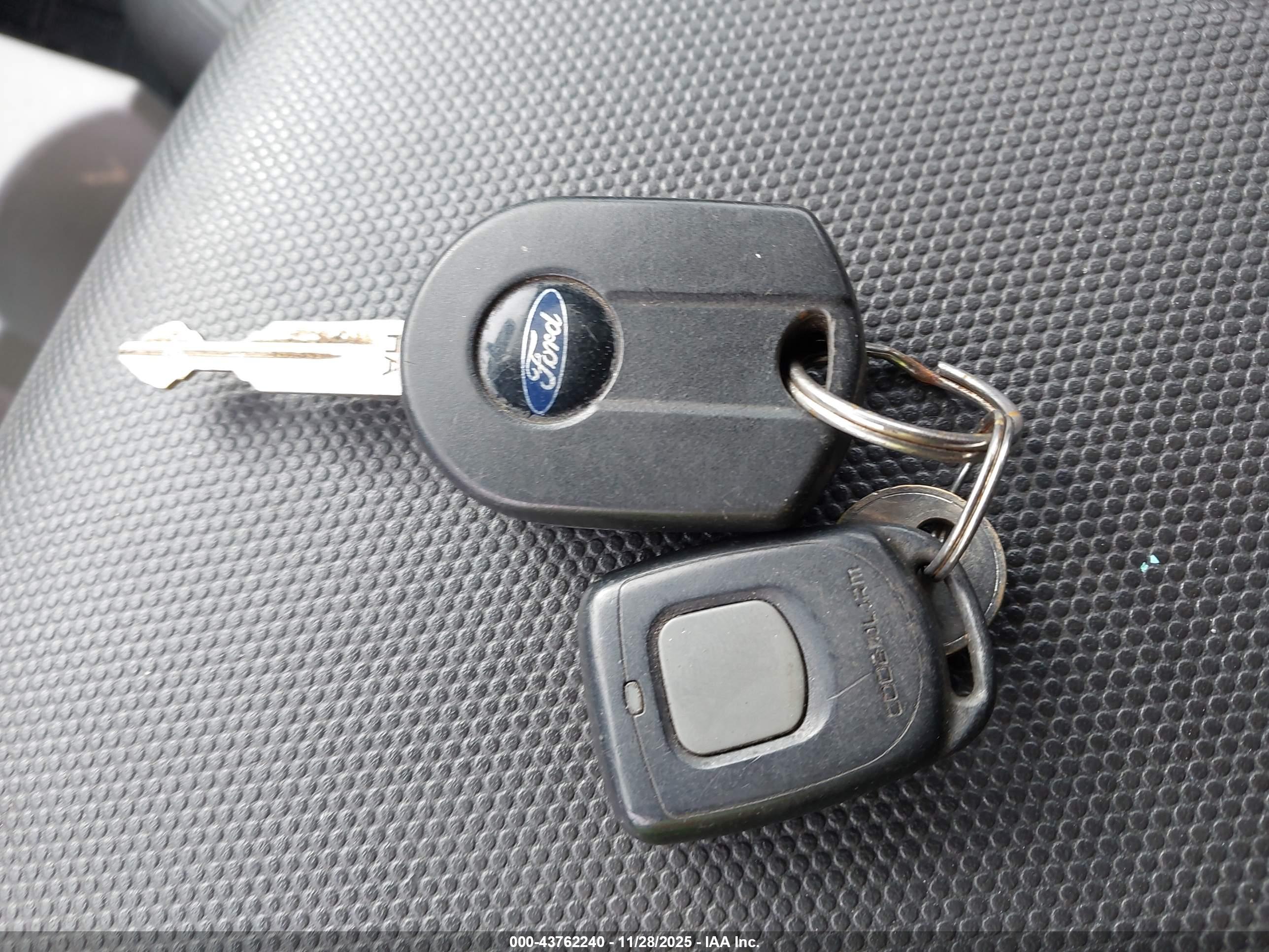 FORD ESCAPE image 11