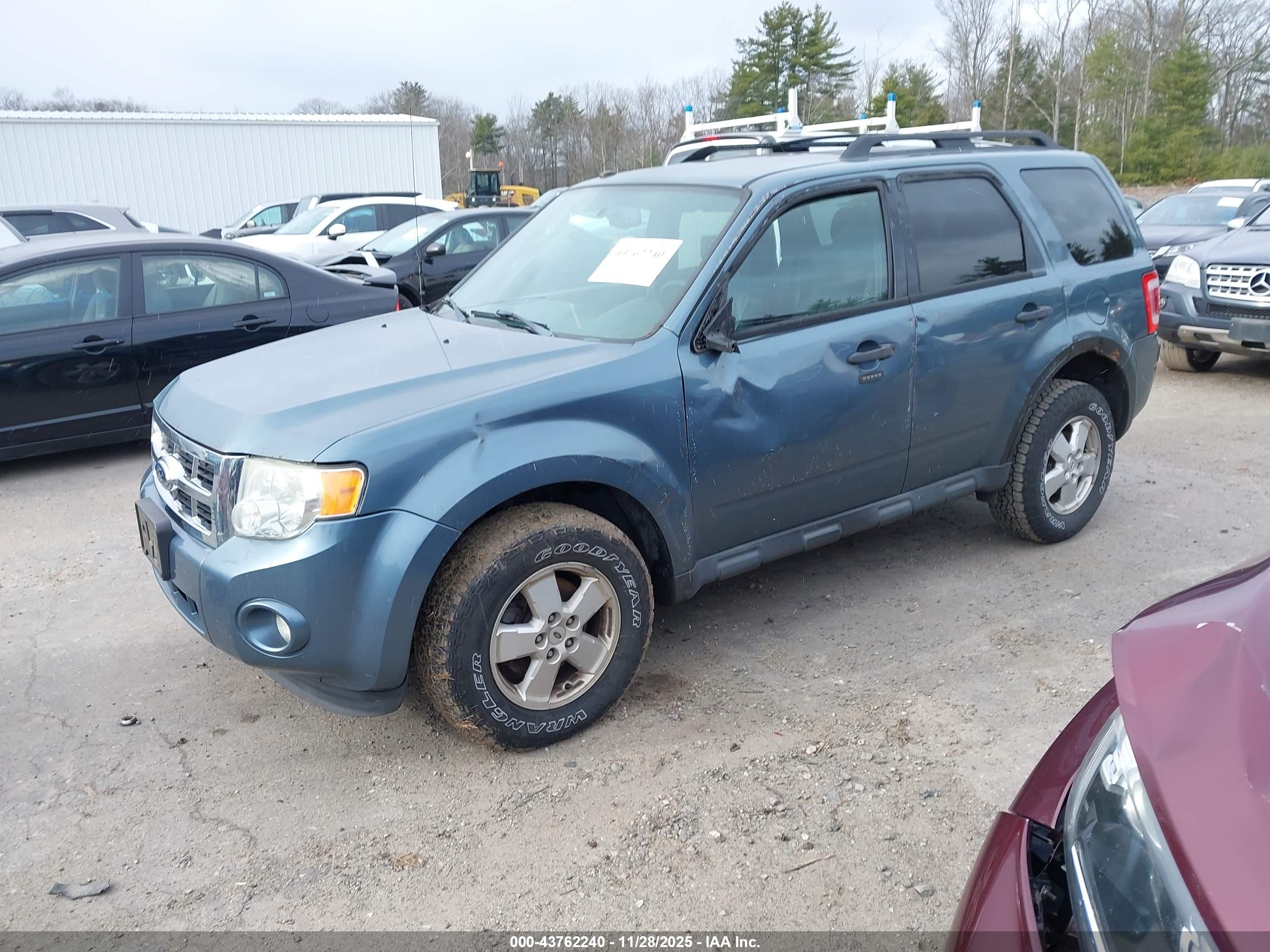 FORD ESCAPE image 2