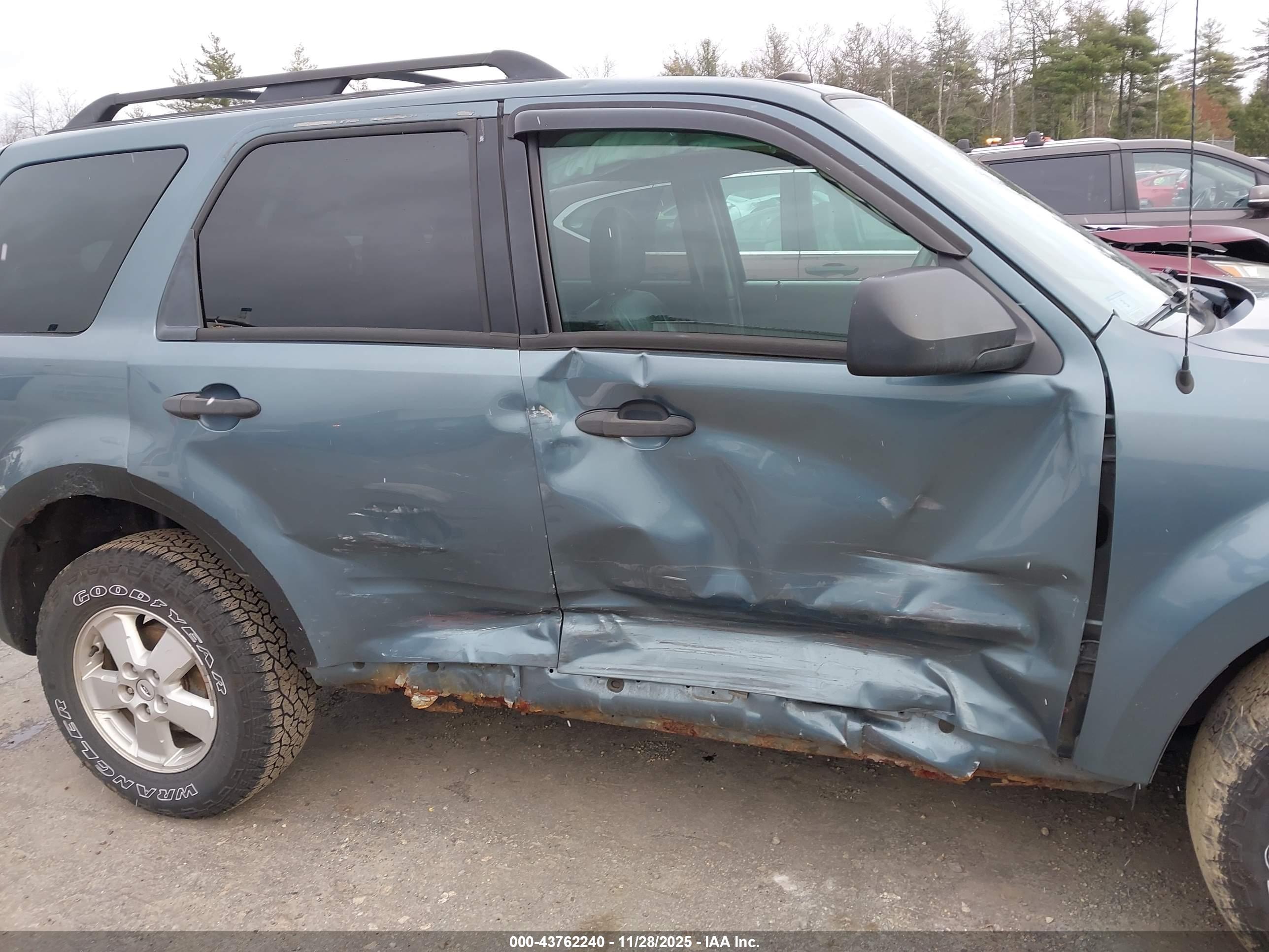 FORD ESCAPE image 6