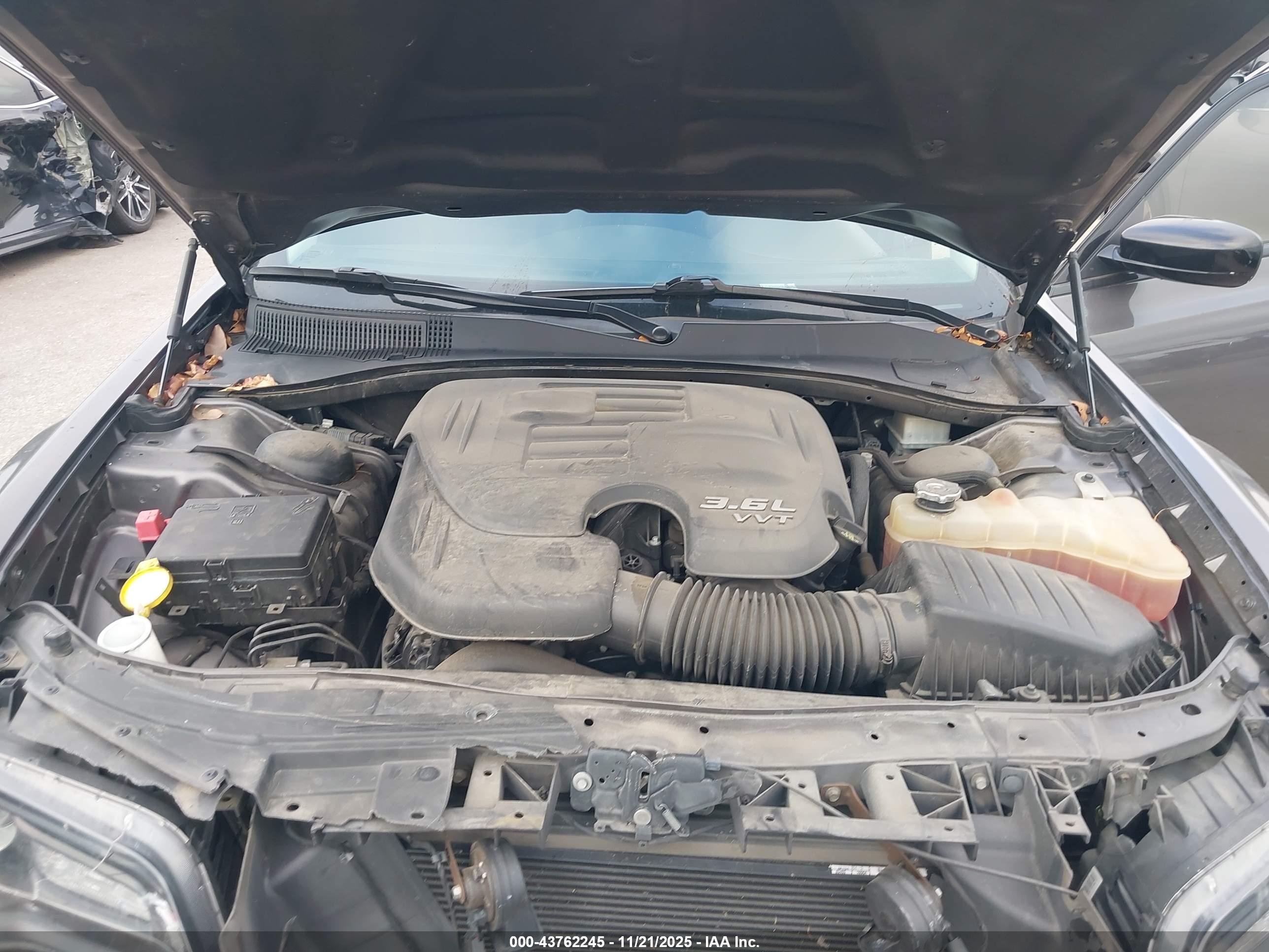 CHRYSLER 300 image 10