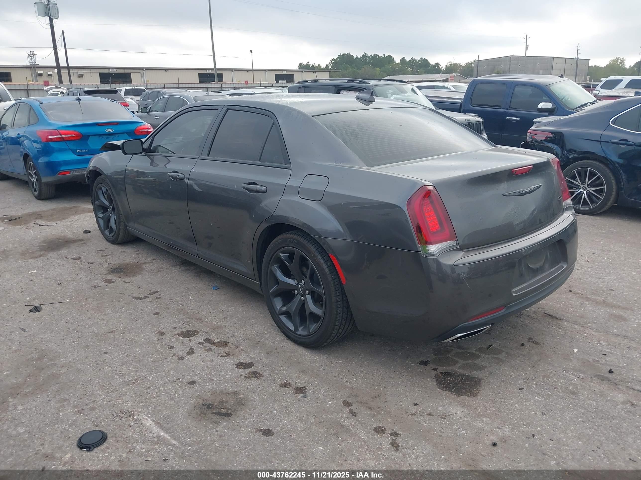 CHRYSLER 300 image 3