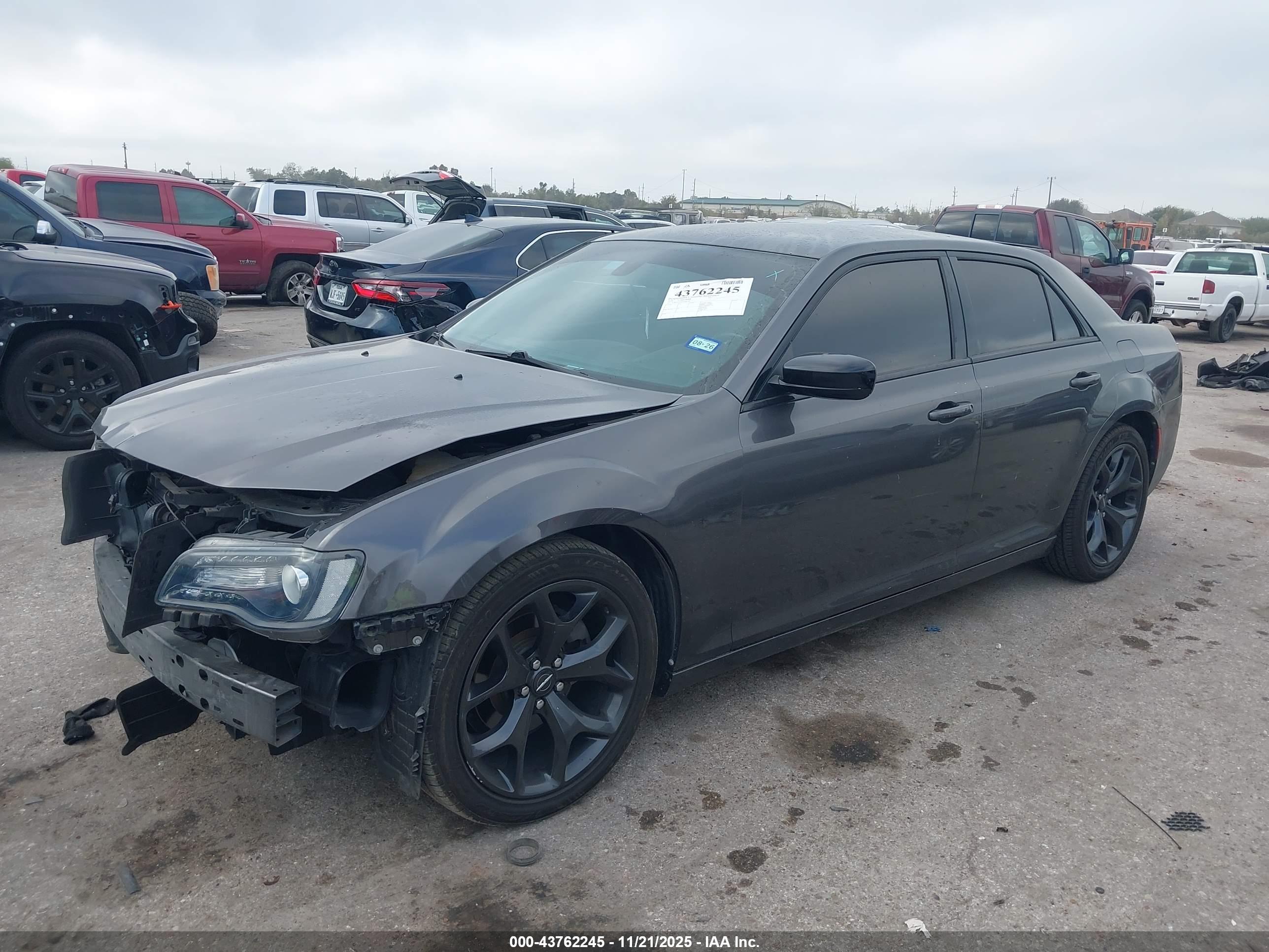 CHRYSLER 300 image 6