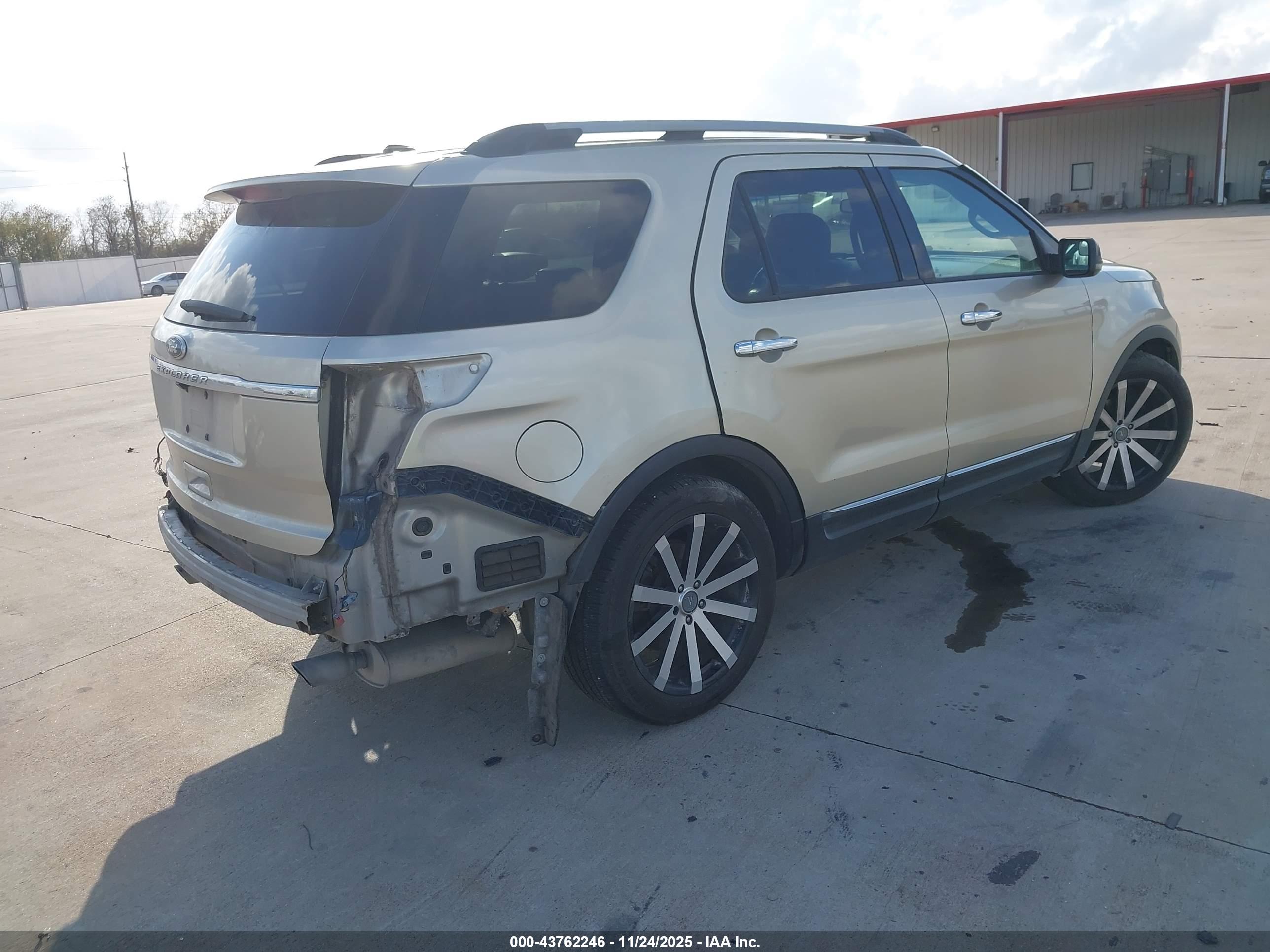 FORD EXPLORER image 4