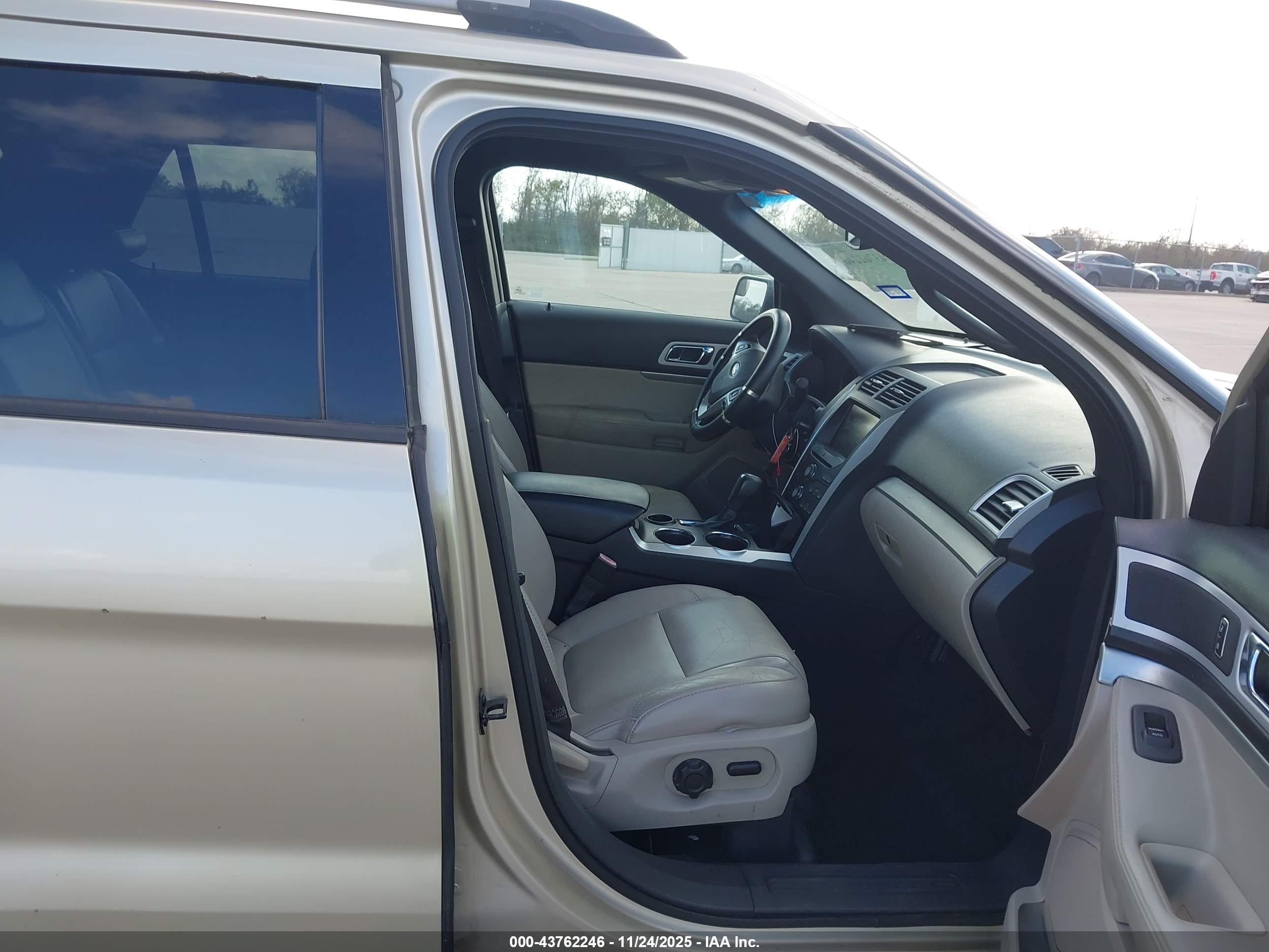 FORD EXPLORER image 5