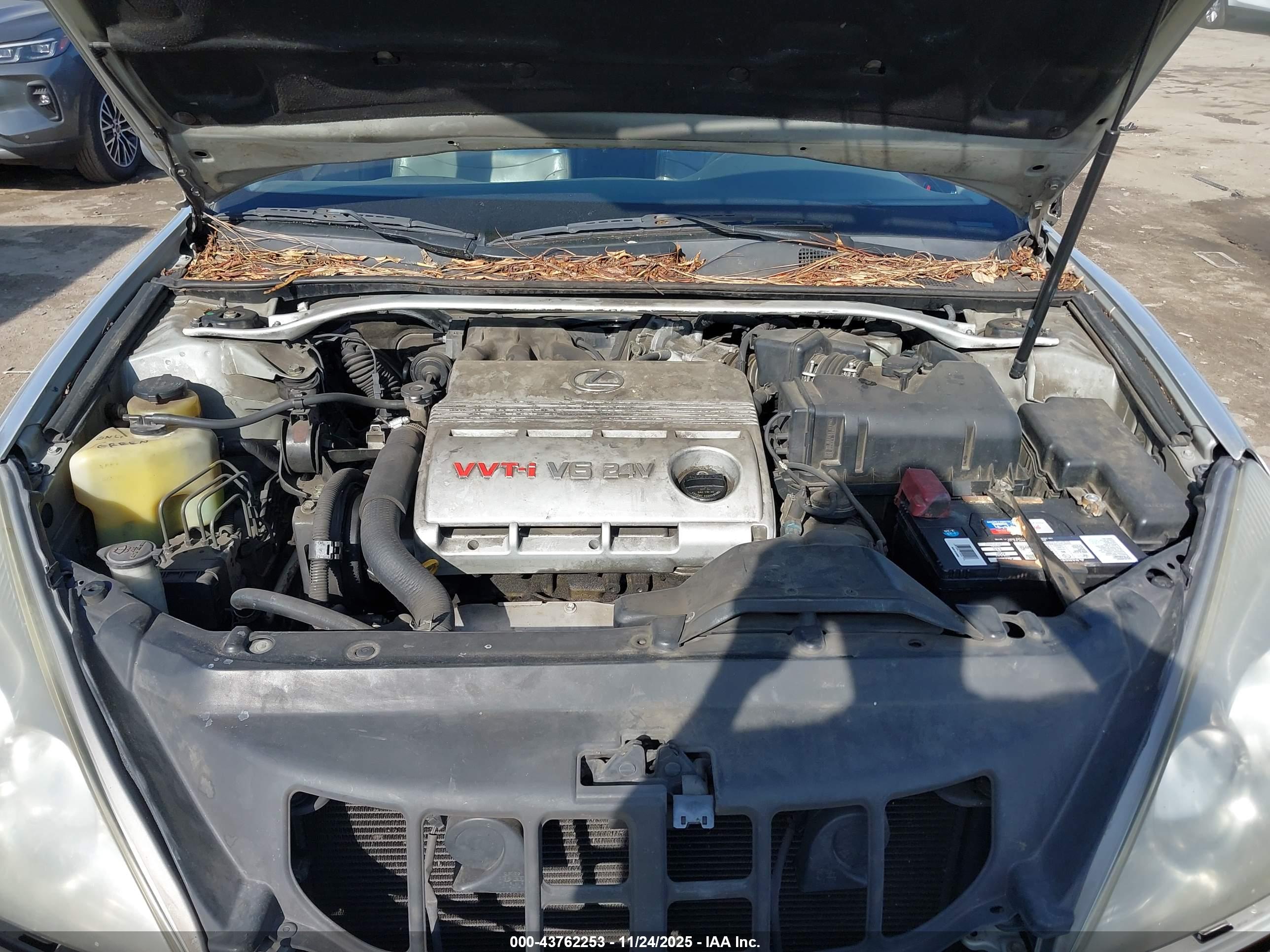 LEXUS ES image 10
