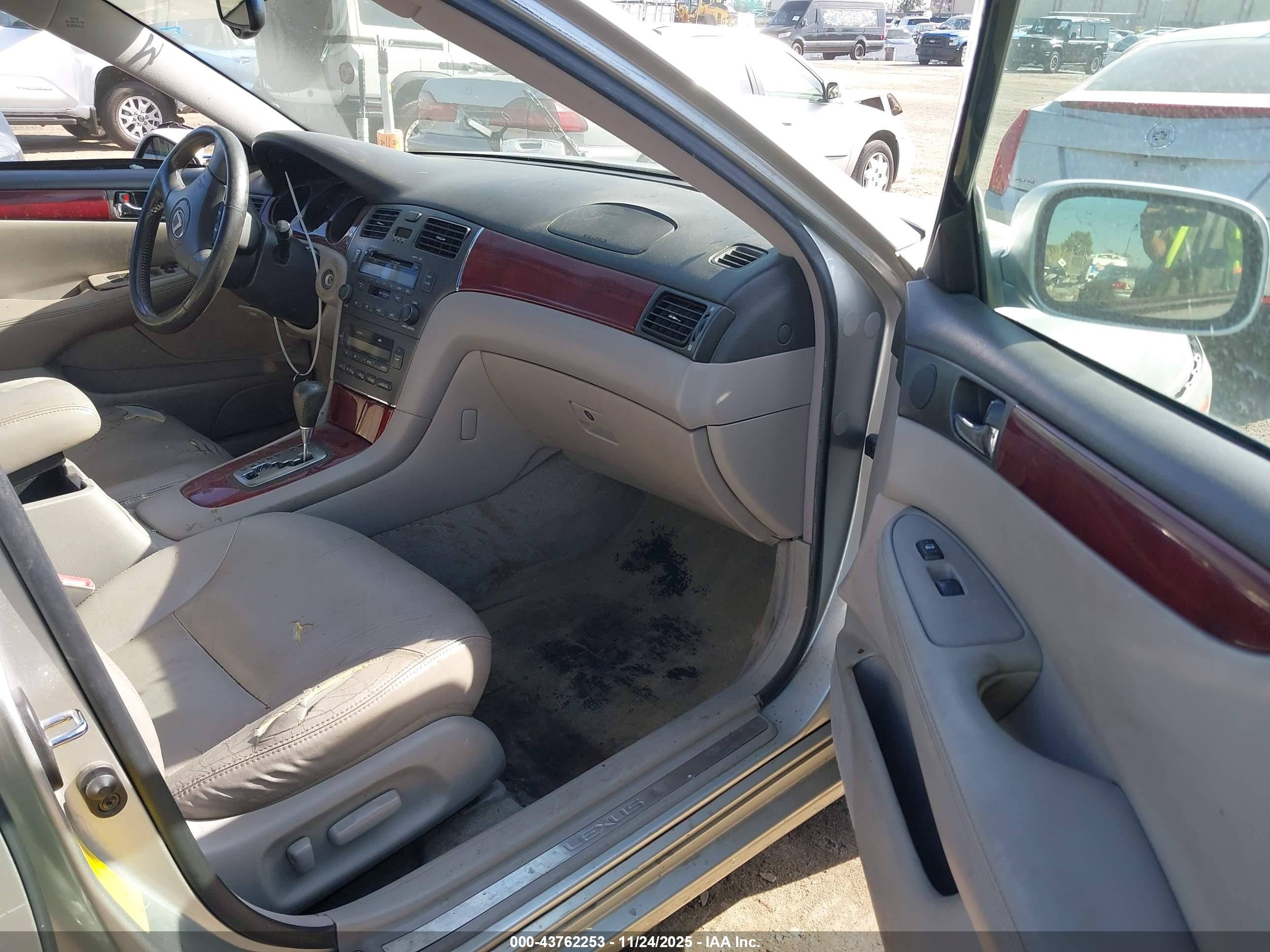 LEXUS ES image 5