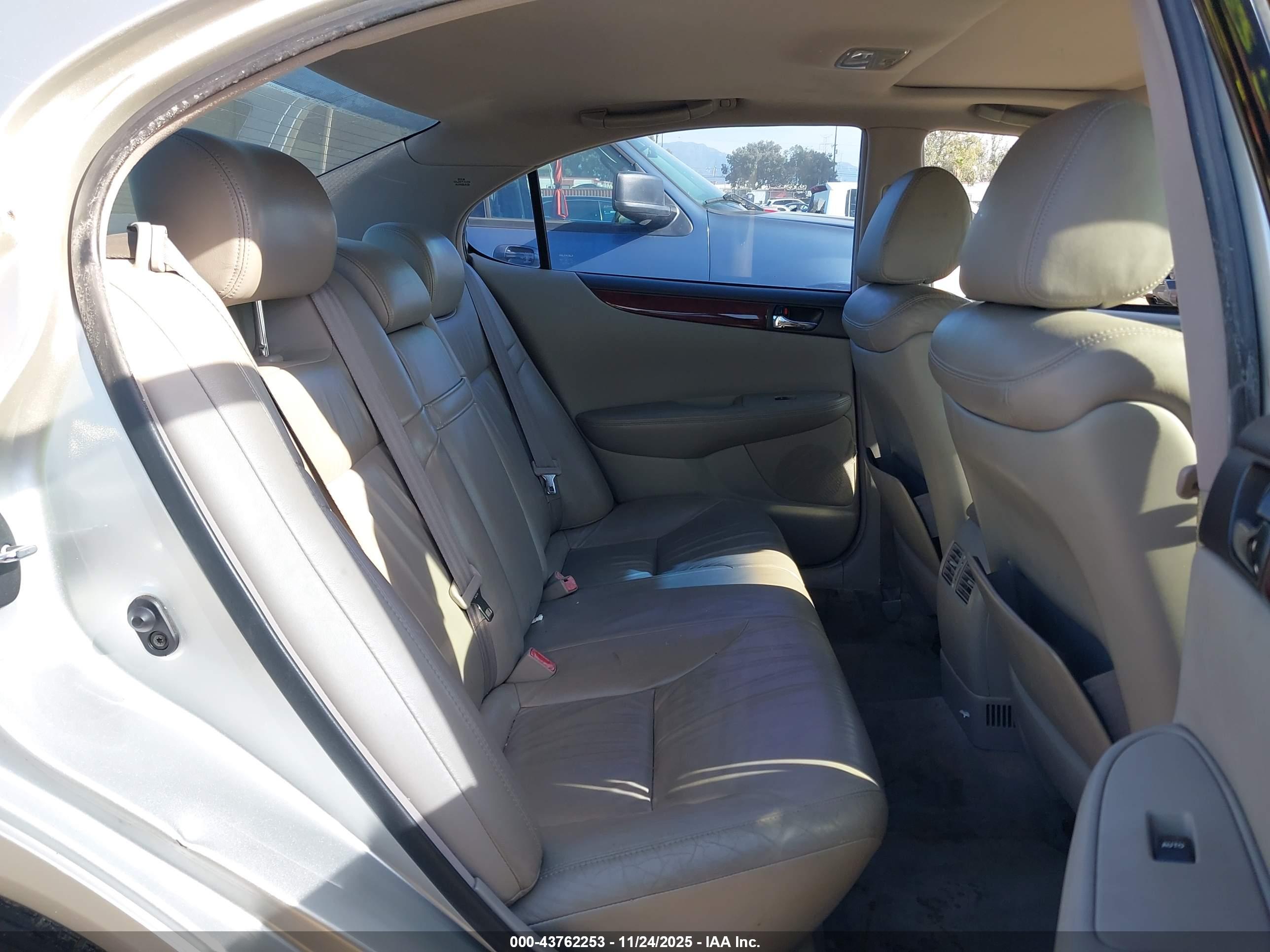LEXUS ES image 8