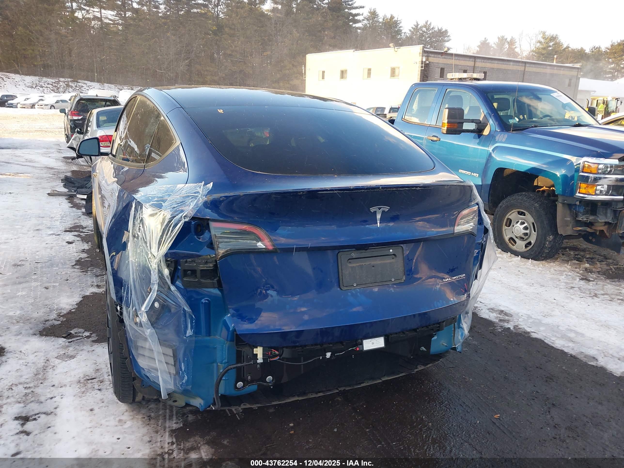 TESLA MODEL image 6