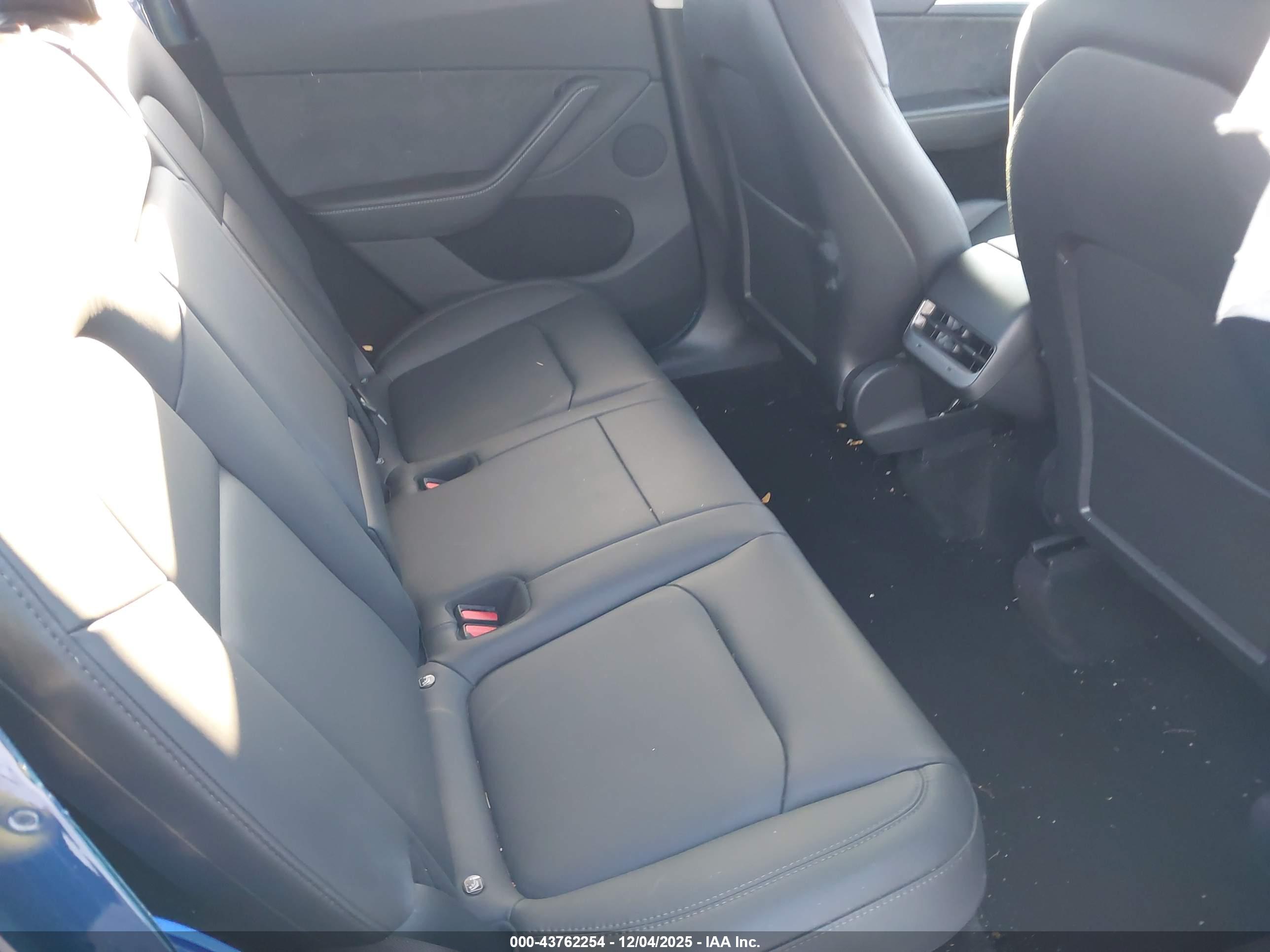 TESLA MODEL image 8