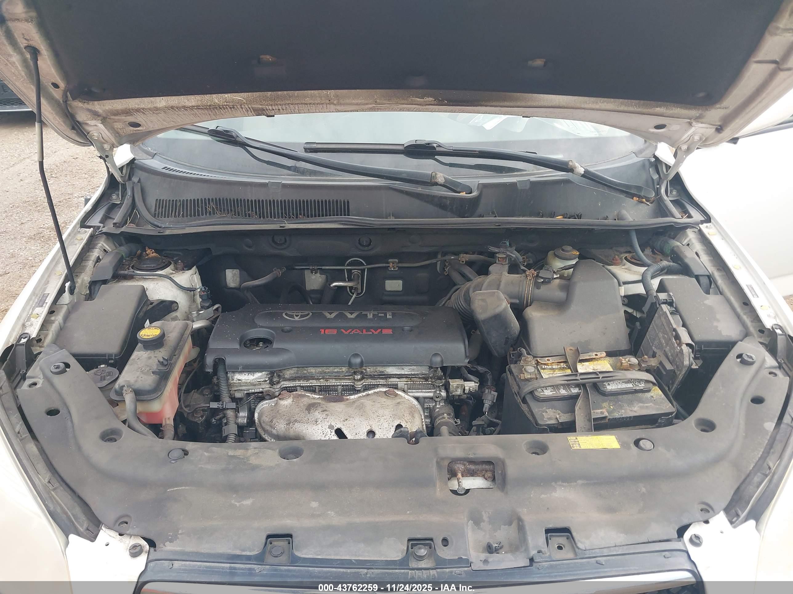 TOYOTA RAV4 image 10