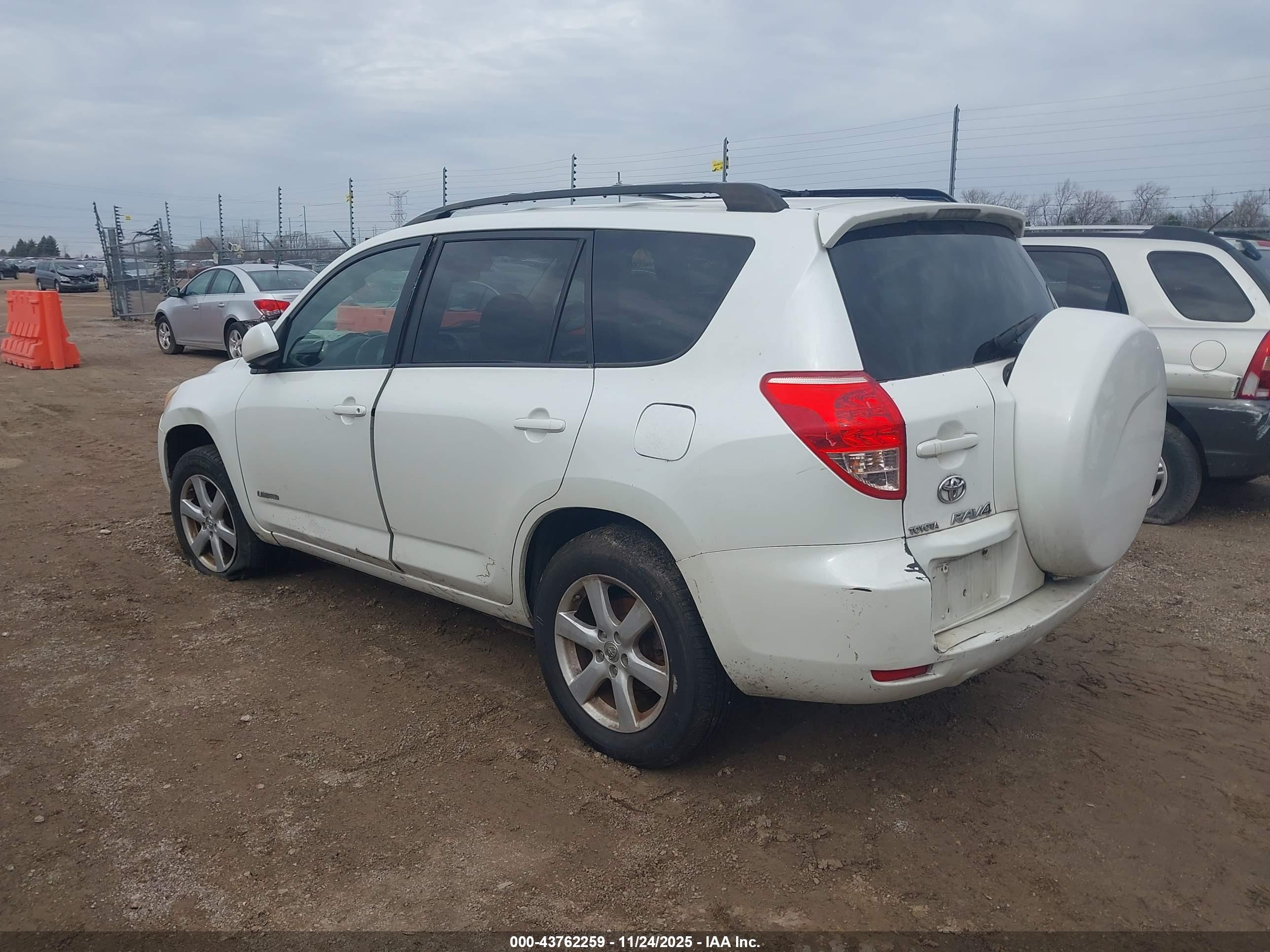 TOYOTA RAV4 image 3